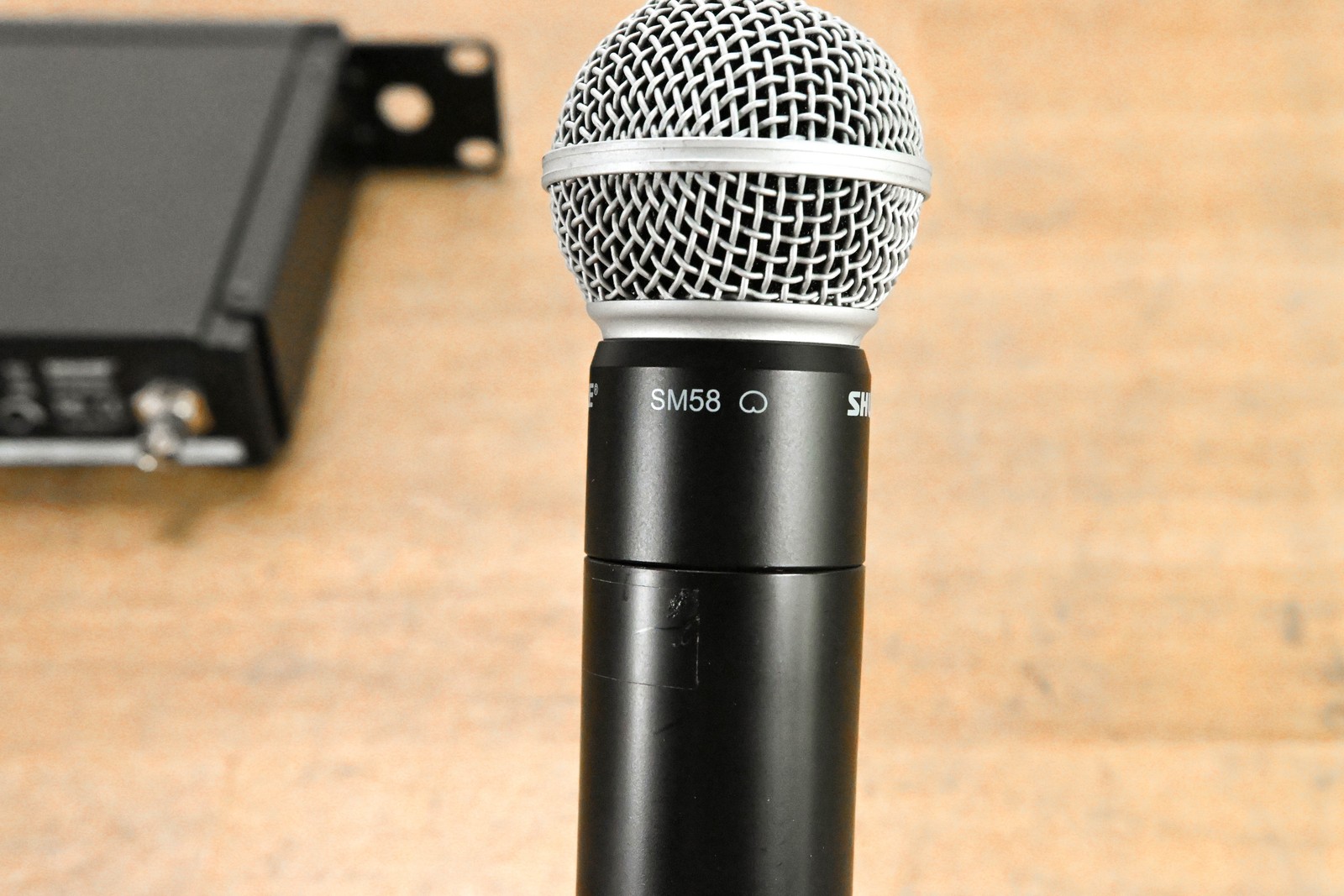 Shure SLX24/SM58 Handheld Microphone System – H19 Band NO POWER SUPPLY CG012NU