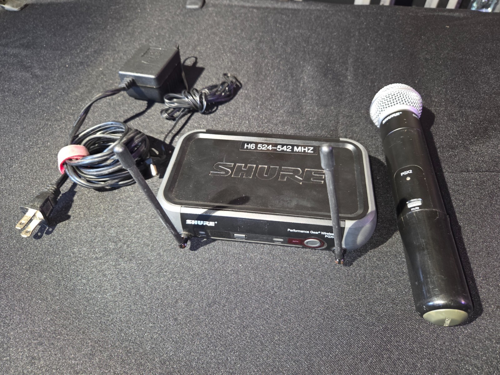 Shure Wireless PGX Microphone w/Receiver & Case PGX4 SURE SM58 524-542 Mgz