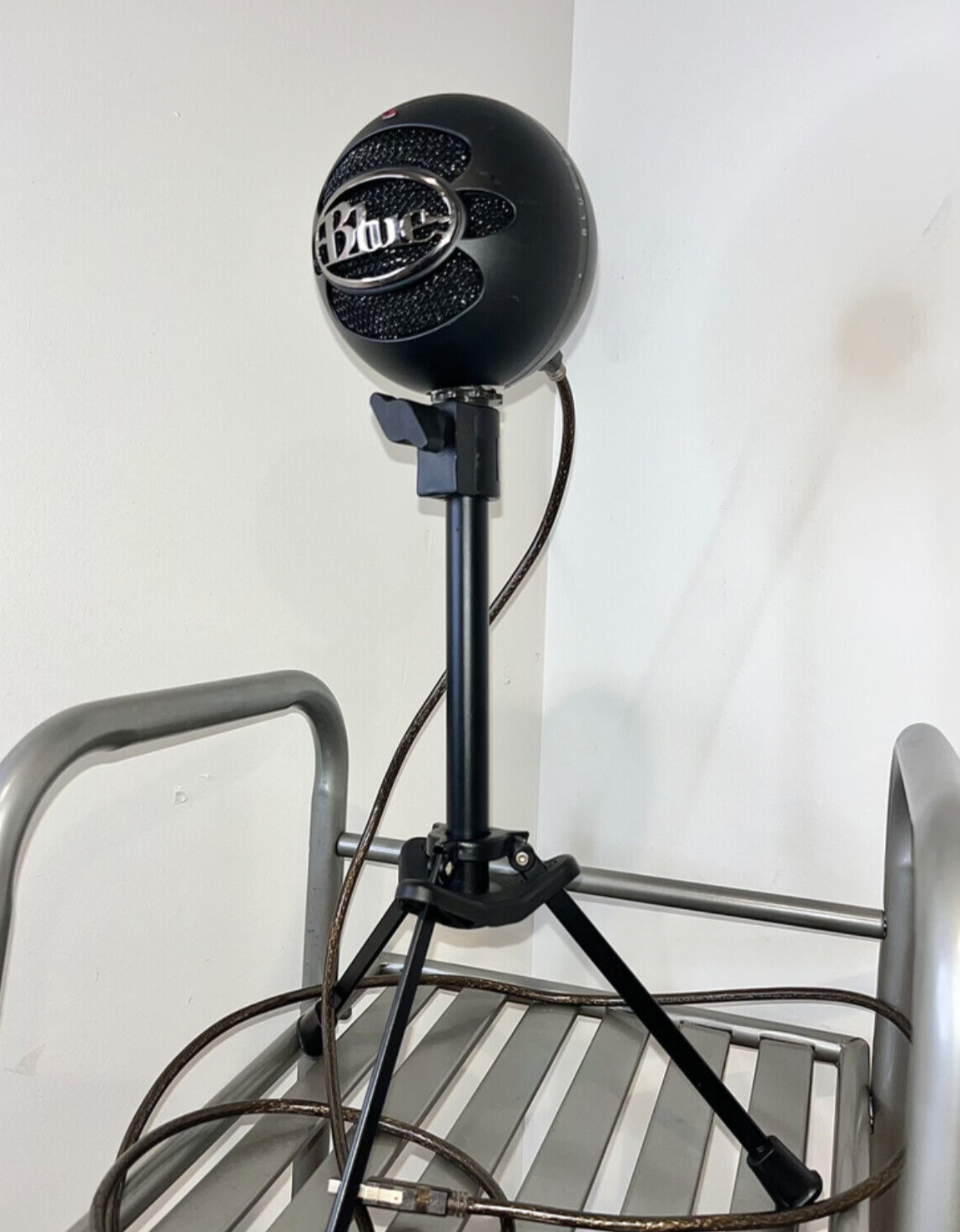 Blue Snowball iCE USB Mic for Recording & Streaming on PC & Mac – with mic stand