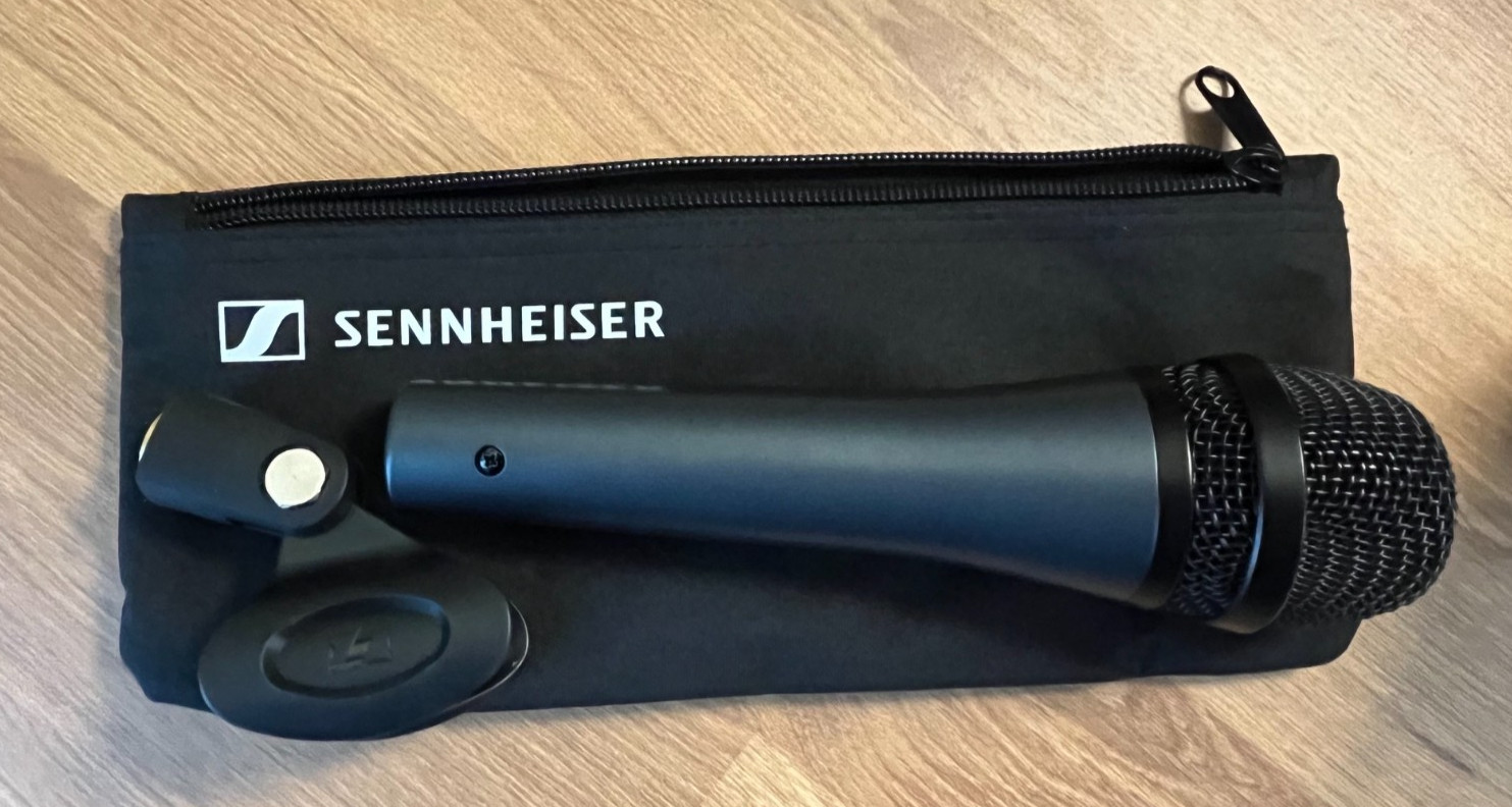 Sennheiser E835 Dynamic Wired XLR Professional Microphone + mic clip & pouch!!