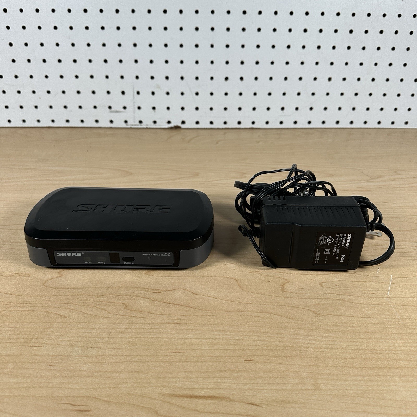 Shure PG4 Wireless Microphone Receiver K7 590-602MHz w/ AC Adapter