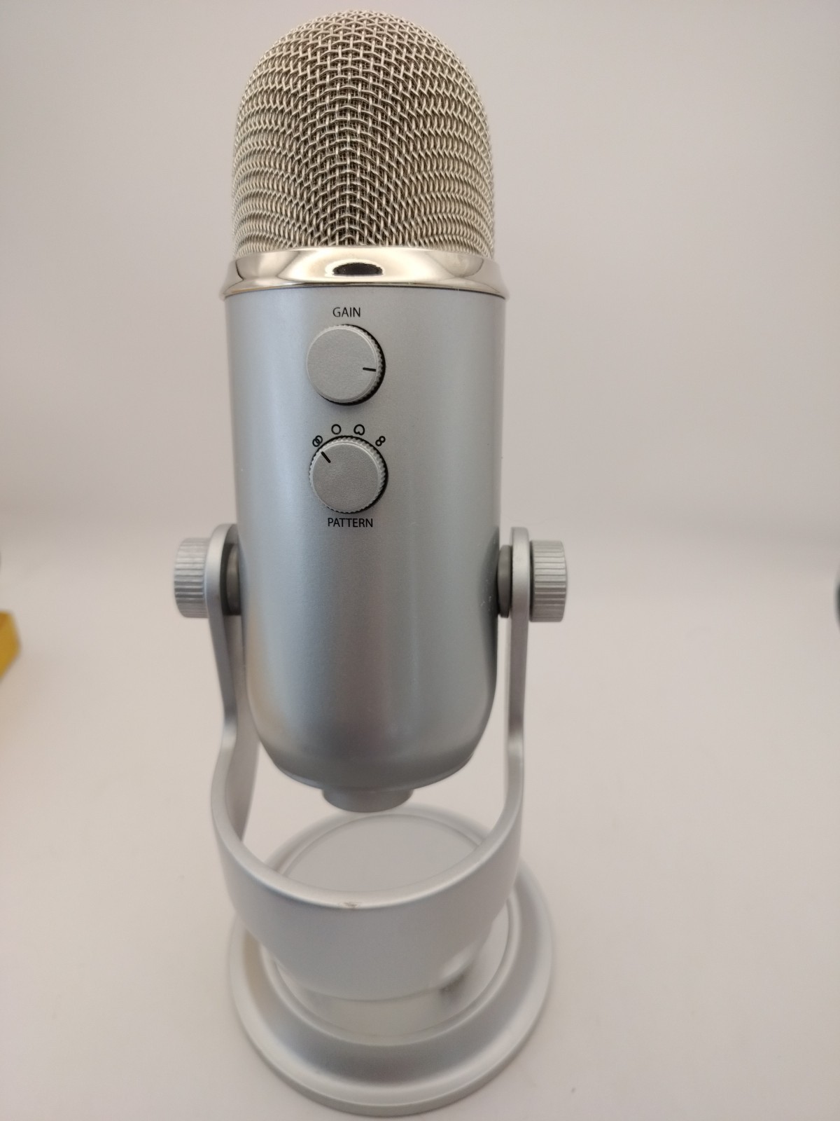 Blue Yeti USB Condenser Microphone Silver w/ Stand Cable Tested Podcast