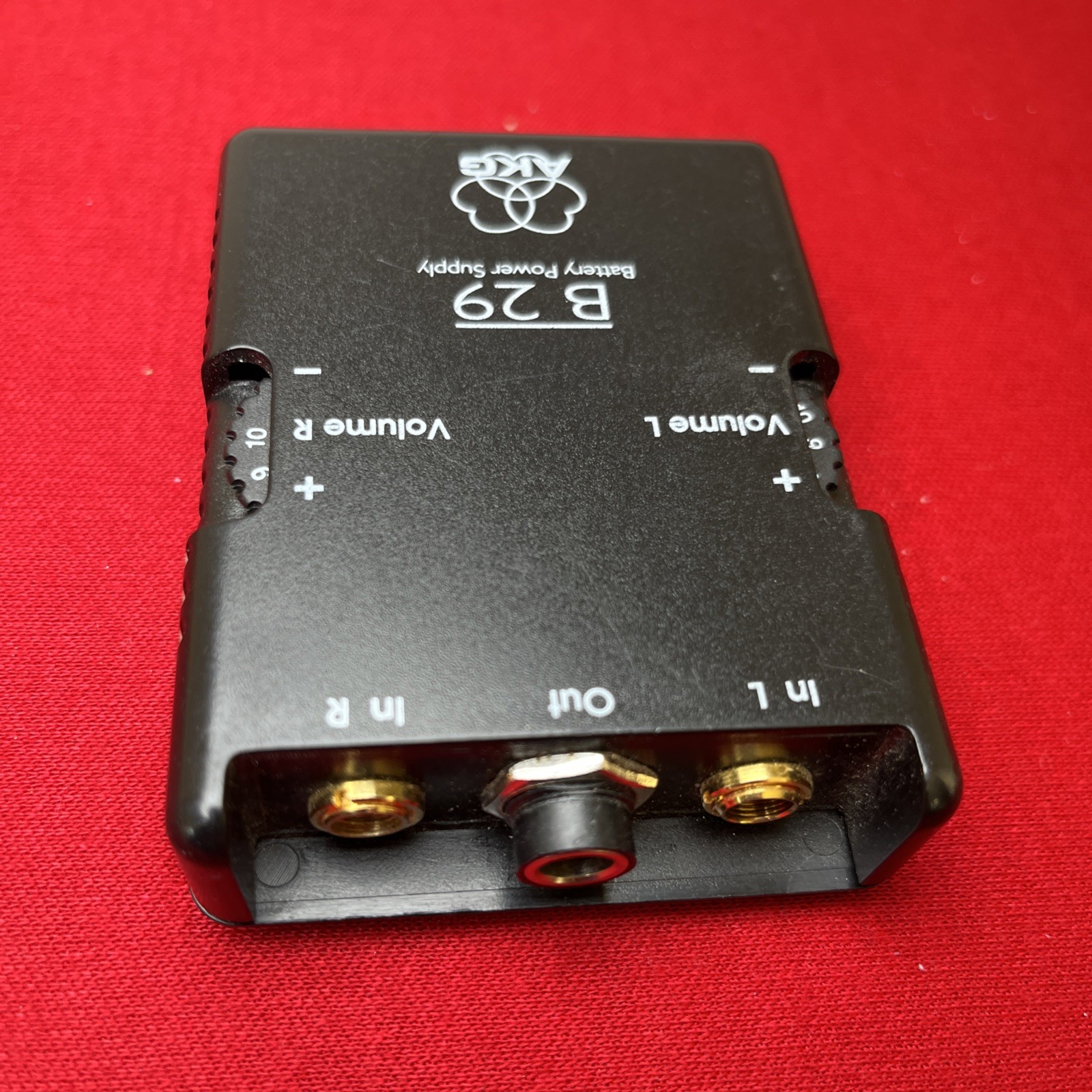 AKG B29 – phantom power supply