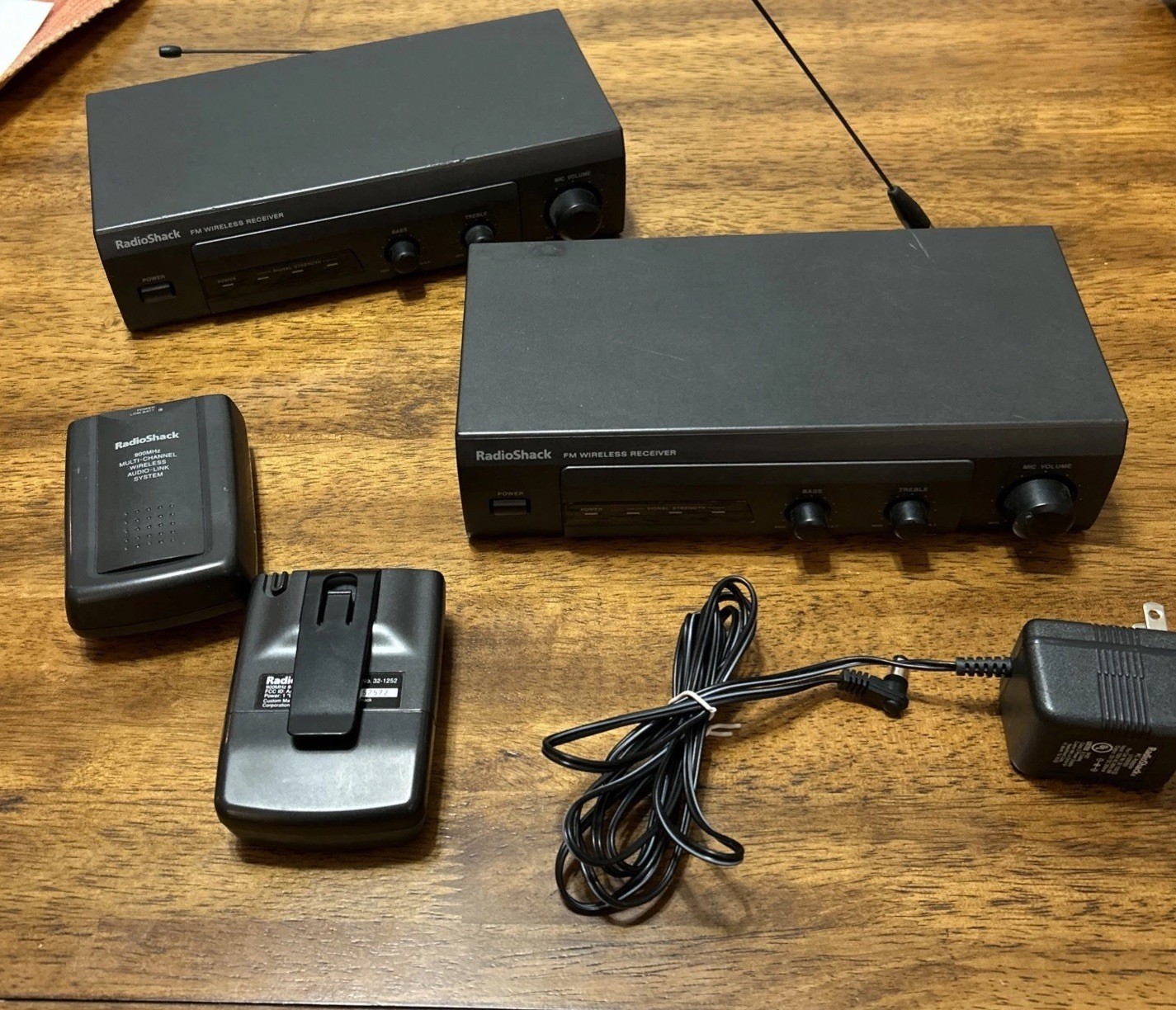 RadioShack 900MHz Wireless Mic System Lot 2 Receivers 2 Belt Packs Untested Read