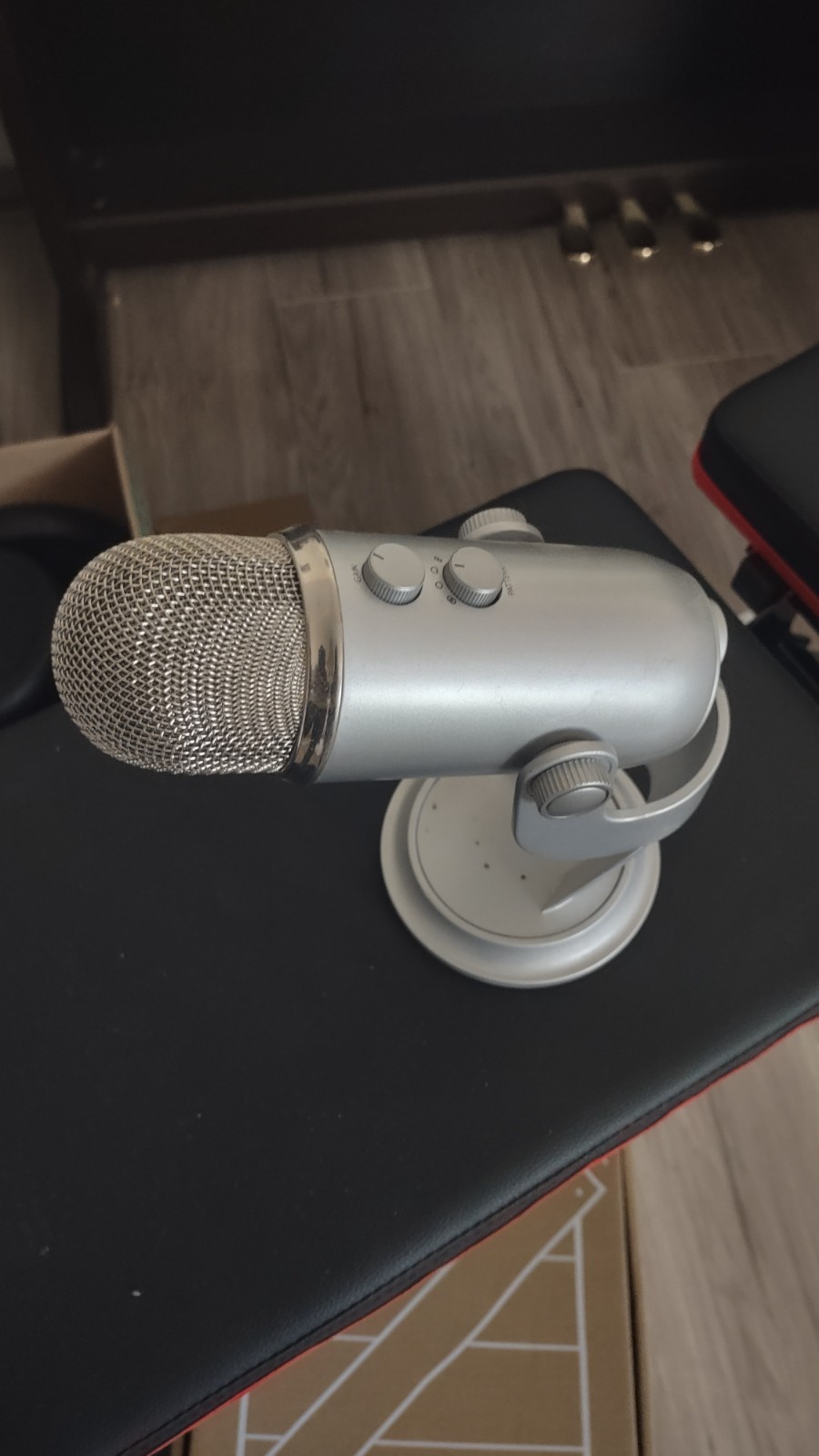 Blue Yeti USB Microphone – Platinum