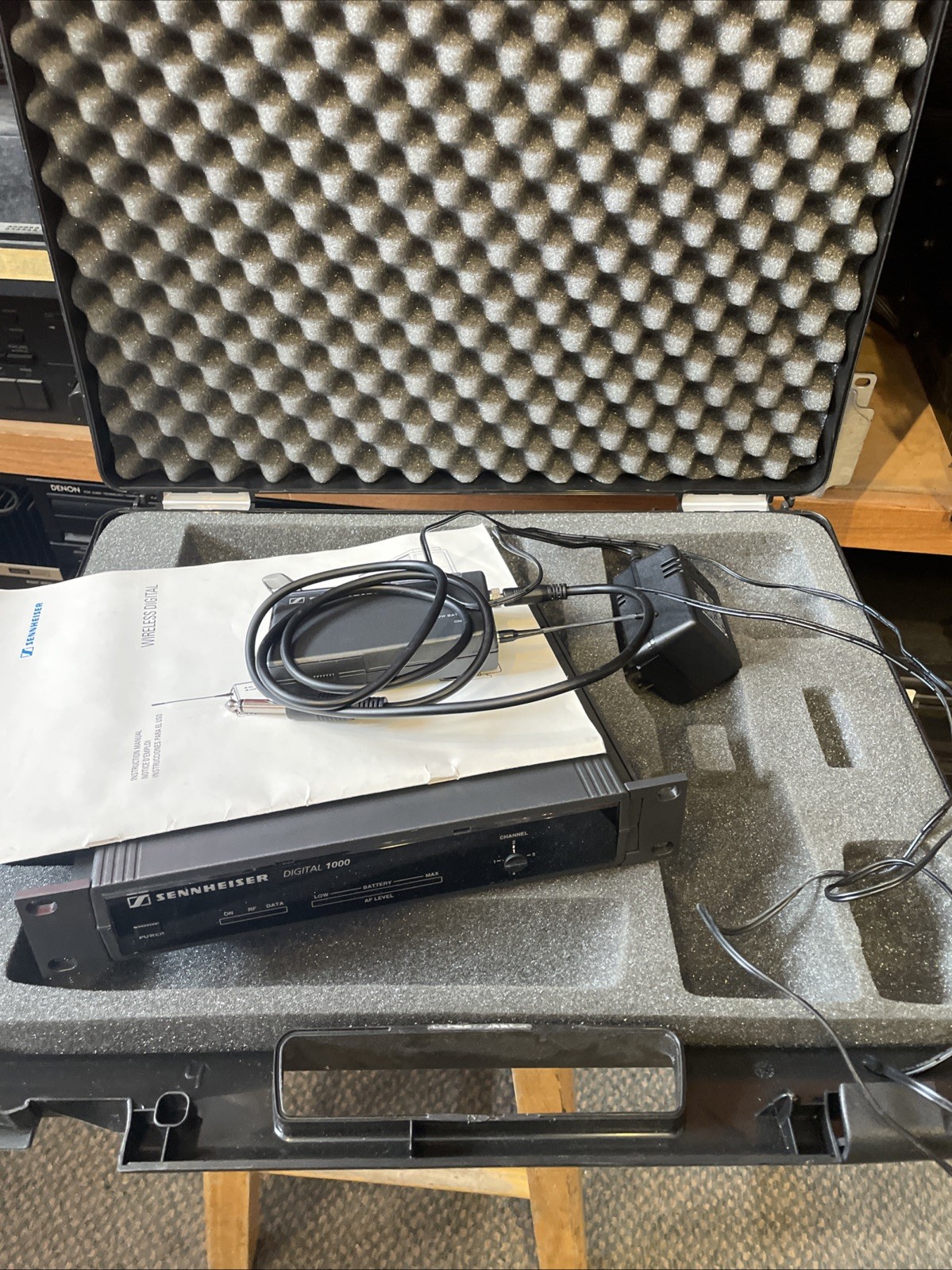 Sennheiser Digital 1000 Wireless Beltpack Transmitter 1/4” Guitar Instrument