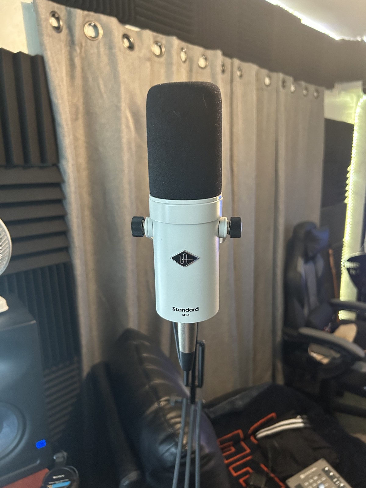 Universal Audio SD-1 XLR Dynamic Microphone – MIC-UASD-1