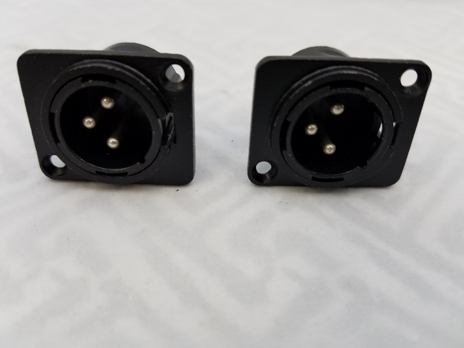 2 (LOT) 3 PIN XLR MALE CHASIS PANEL MOUNT, SOLDER TABS BLACK