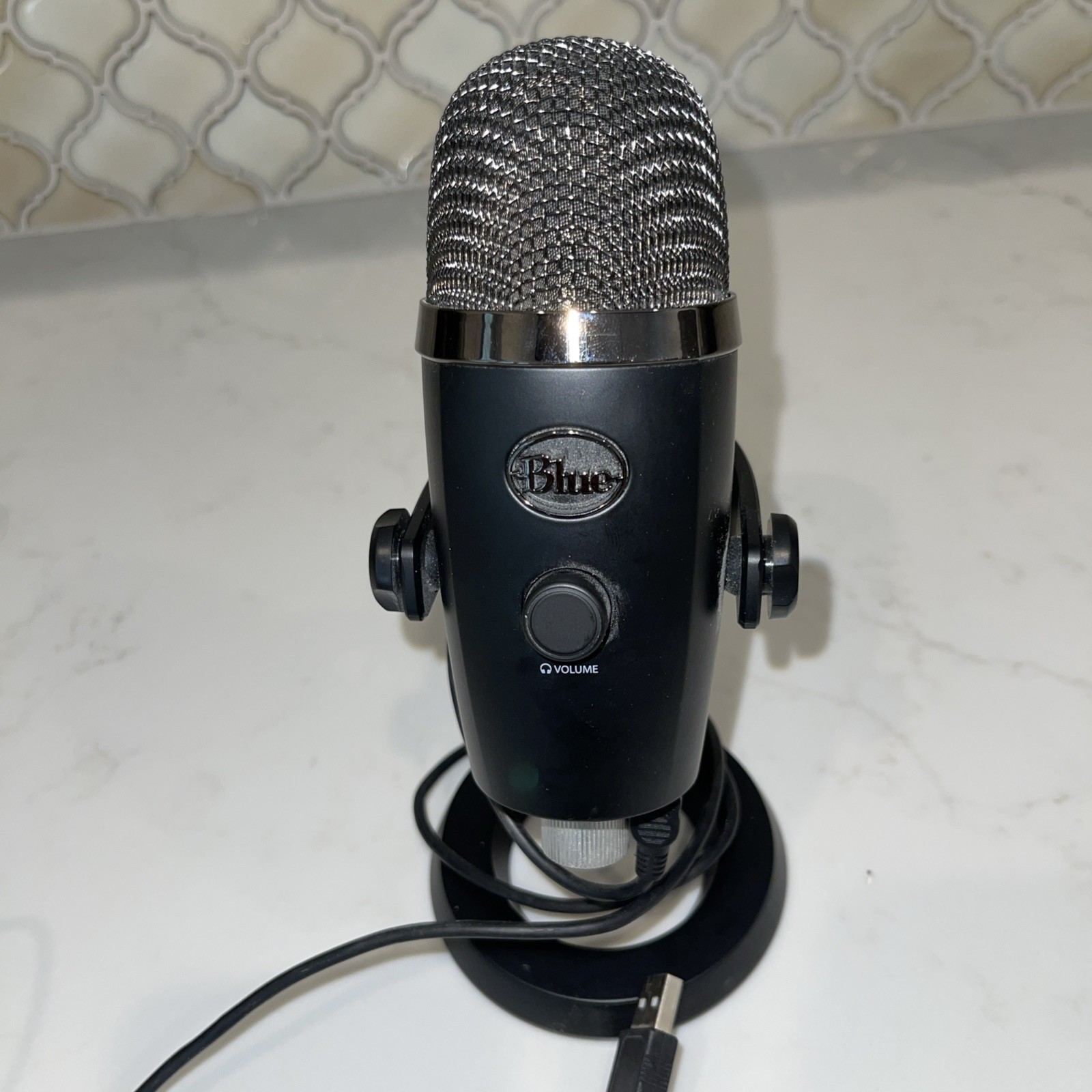 Blue Yeti Professional Multi-Pattern USB Condenser Microphone – Blackout
