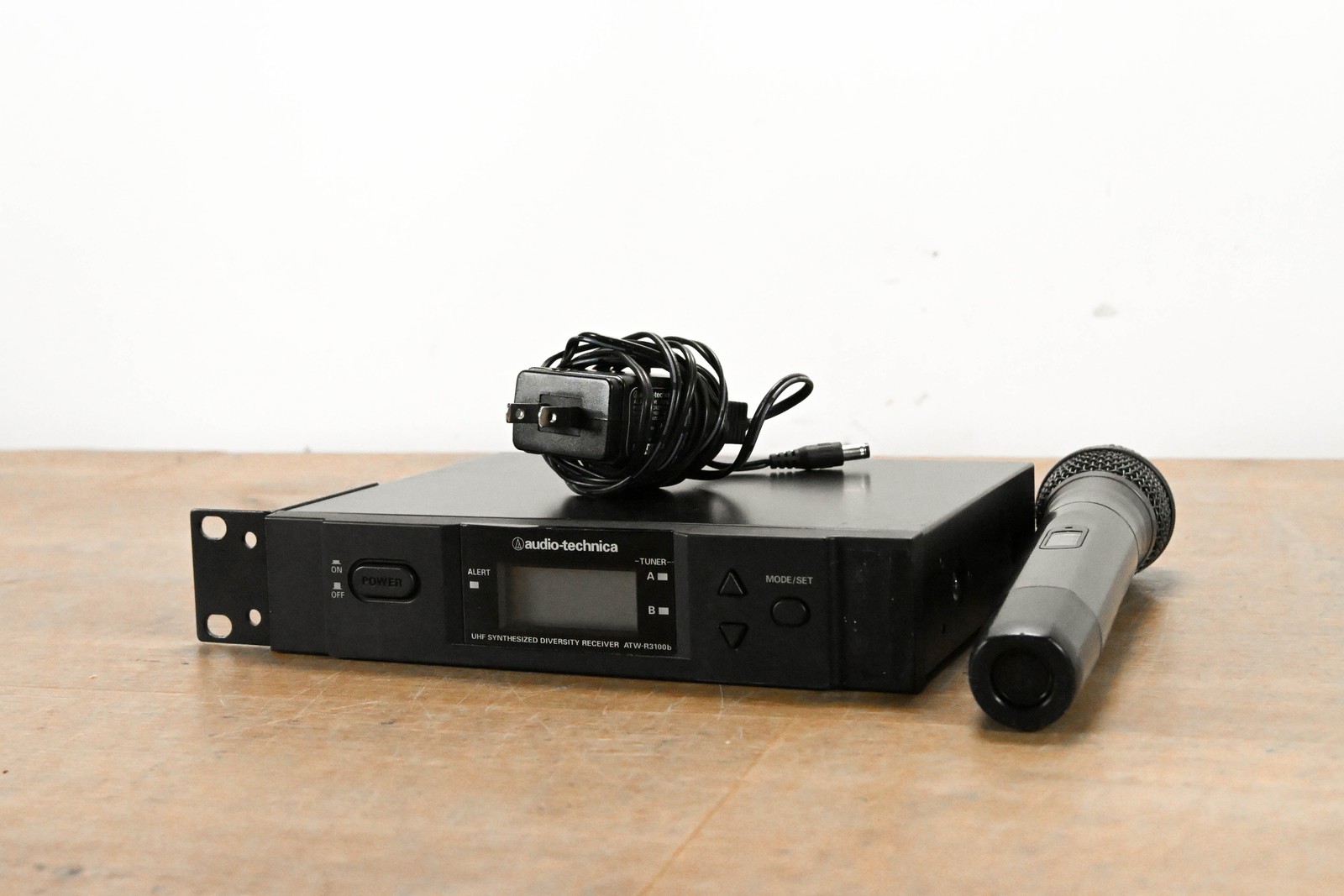 Audio-Technica ATW-R3100bC Receiver w/ ATW-T341bC Mic 541-566 MHz CG012MD