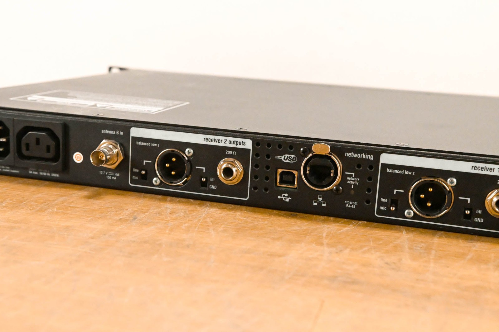 Shure UR4D Dual Wireless Receiver – G1 Band – 470-530 MHz CG010Y4