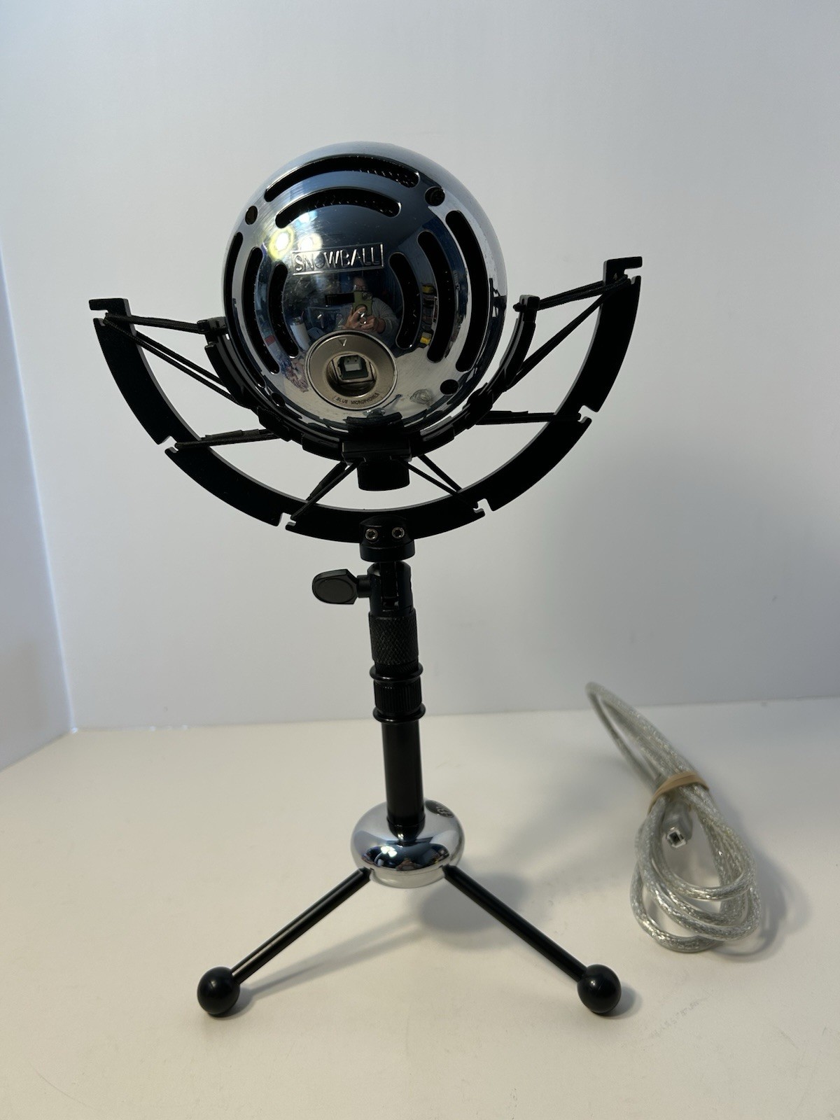 Blue Microphone Snowball USB Mic W/ Tripod Stand & Charging Cord