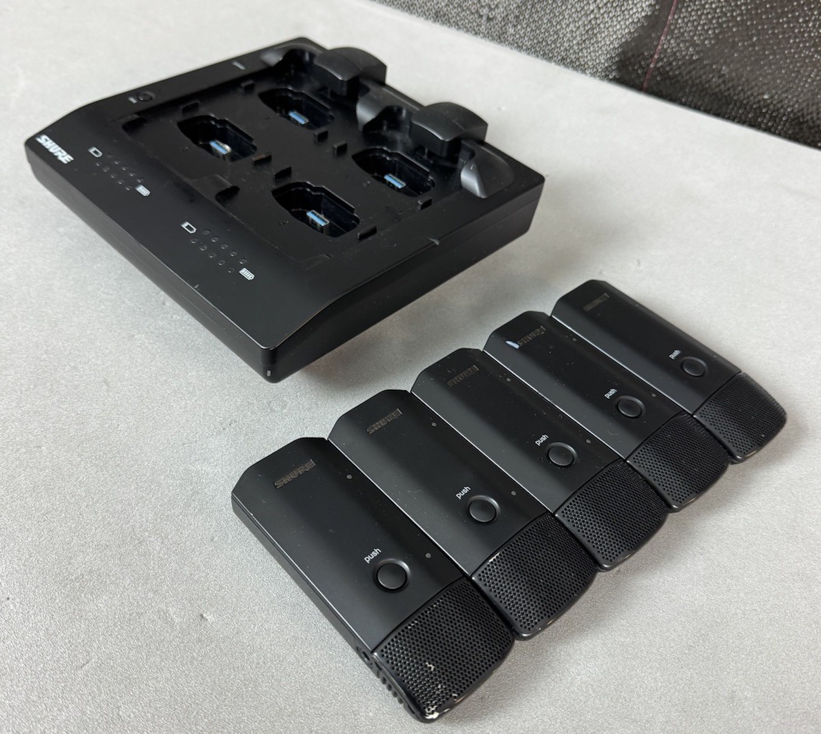 Shure MXWNCS4 Battery Charger Dock w/ 5x Shure MXW6/O Z10 Microphones No PWR Sup