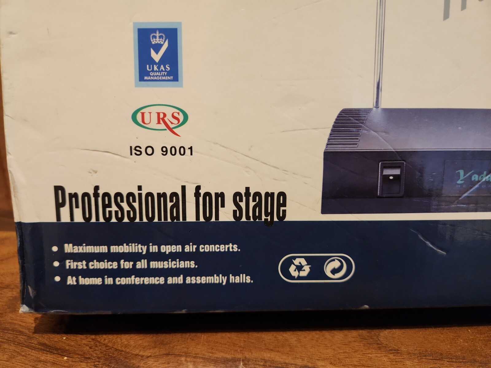 Professional Wireless Microphone By Yada Heng Da. Model HDW-606 Set of Two Mics