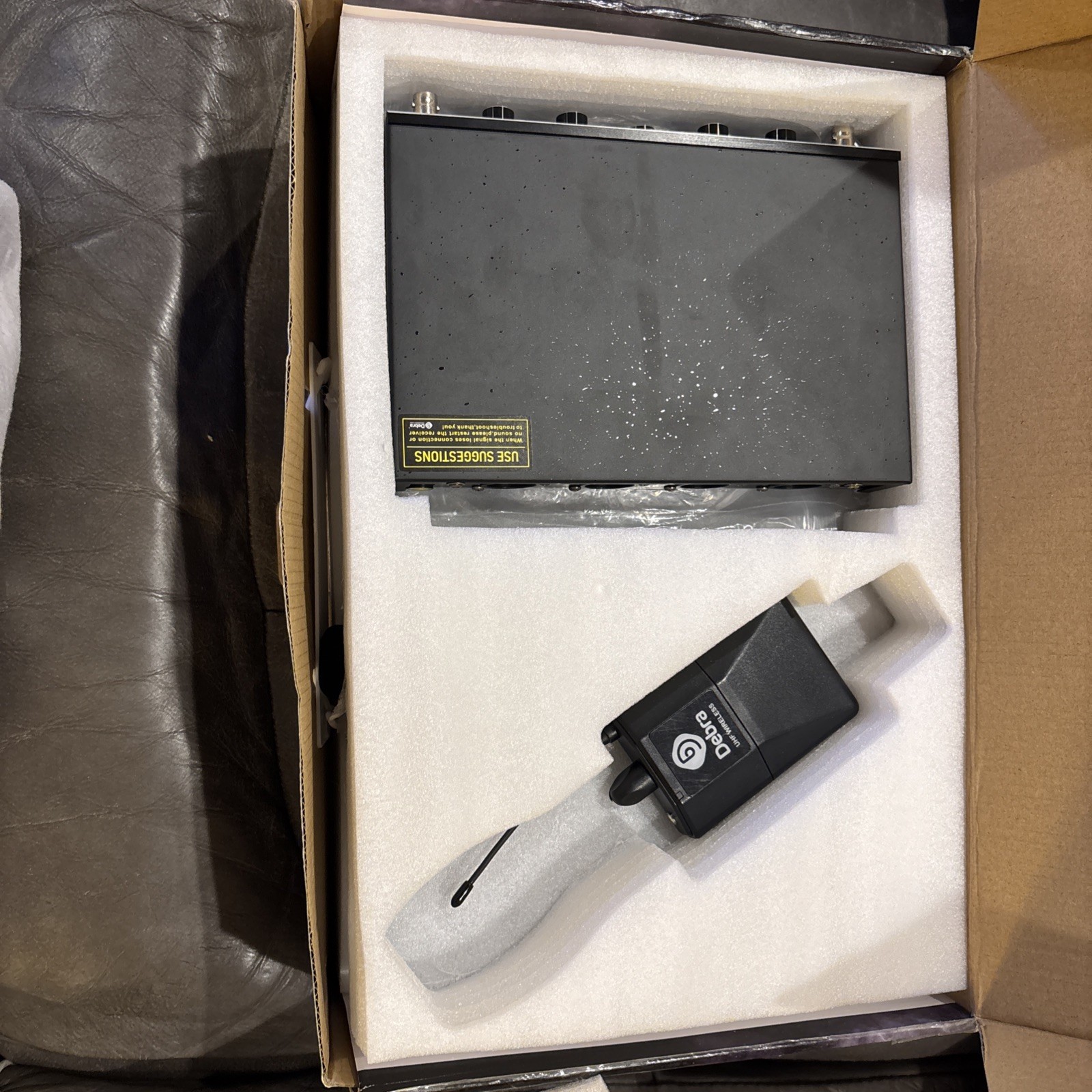 Debra Professional Audio AU-400 4 Handheld Microphone Set damaged box