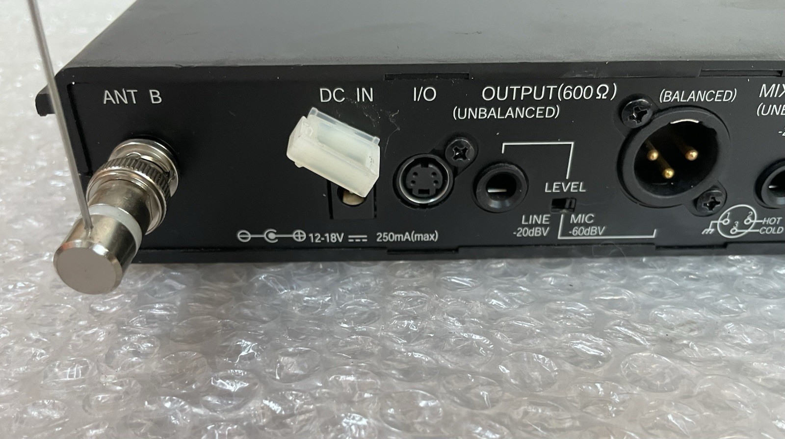 TOA Electronics WT-5805 A01US Diversity Wireless Tuner UHF 576-932 MHz