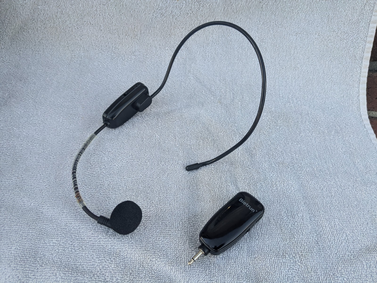Bietrun WXM01 UHF Wireless Microphone Headset