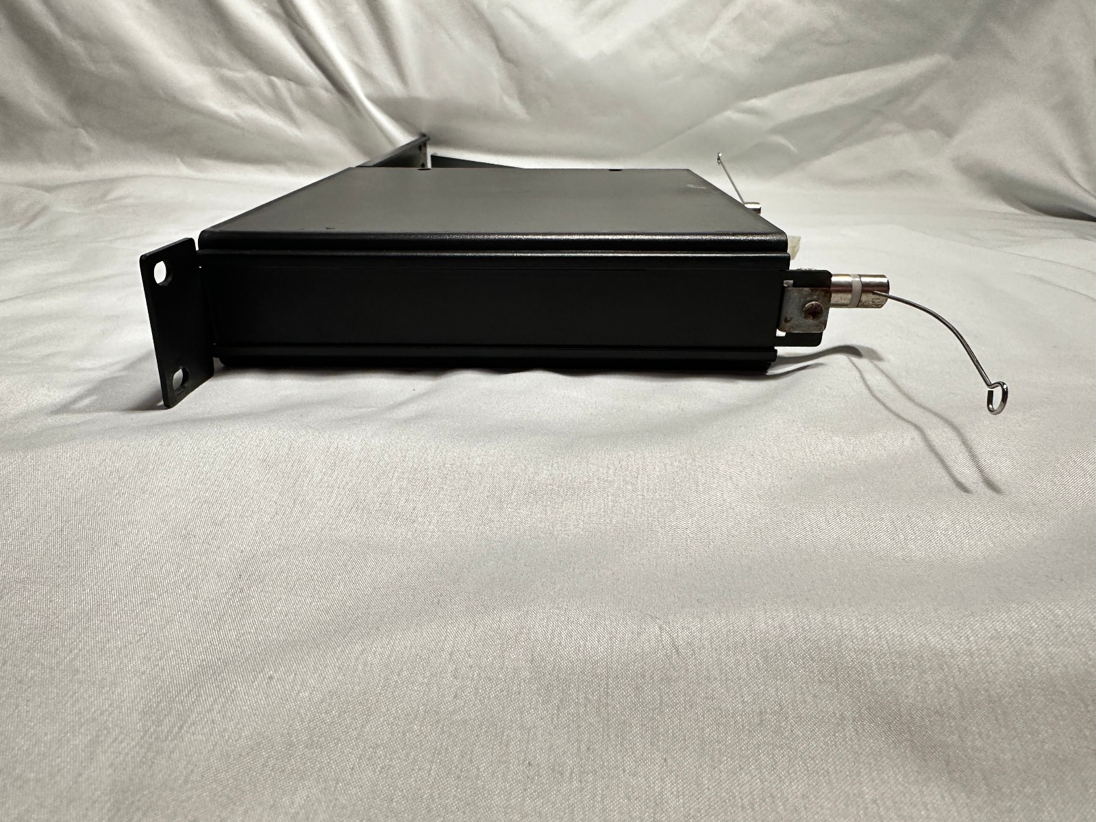 TOA WT-4800 Diversity Wireless Tuner w/Rack Mount
