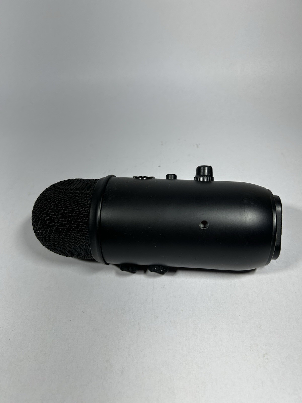 Blue Yeti Professional Multi-Pattern USB Condenser Microphone – No Cord or Bolts
