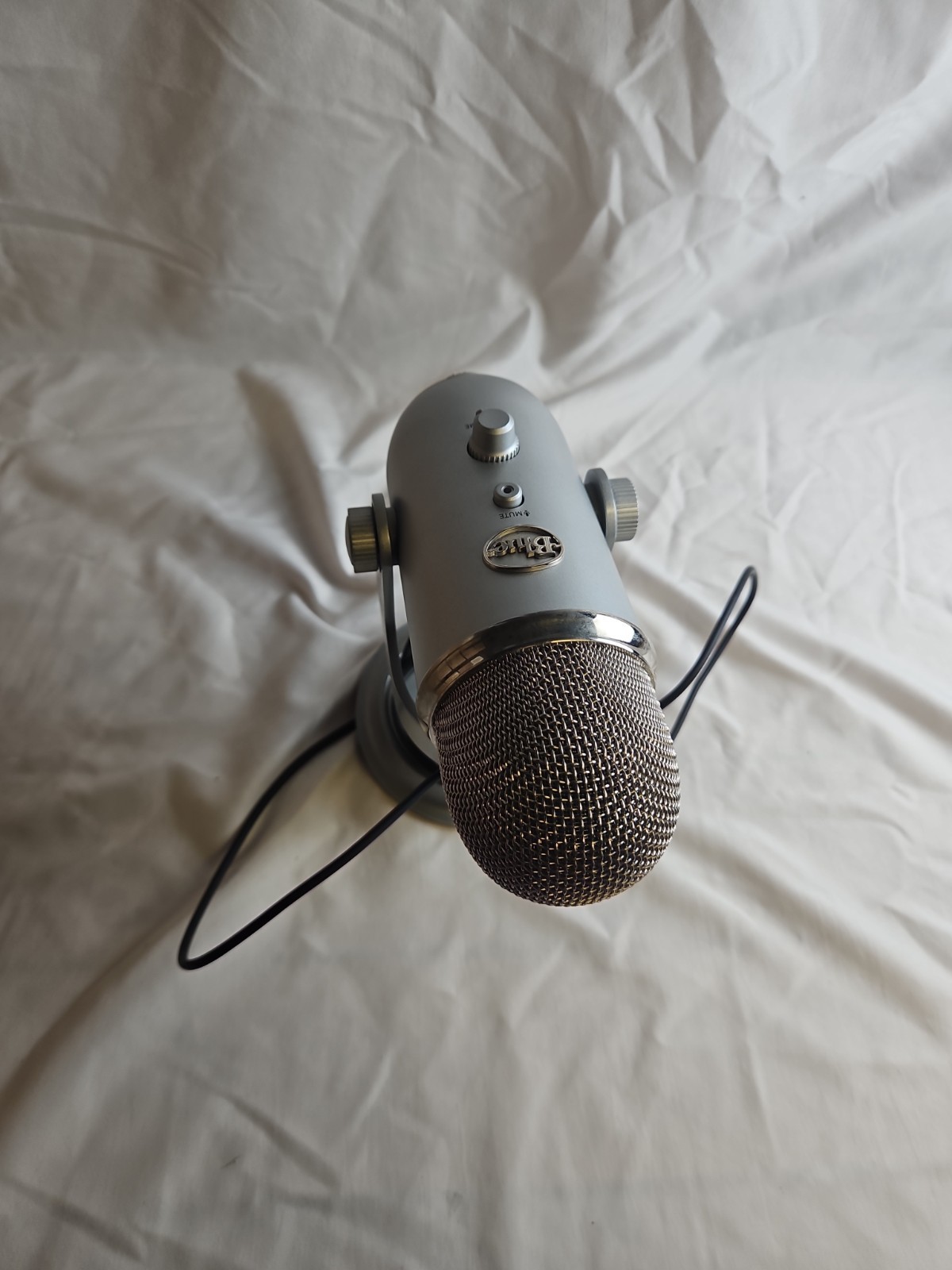 Blue Yeti Professional USB White Recording Microphone with Shock Mount #DRW4