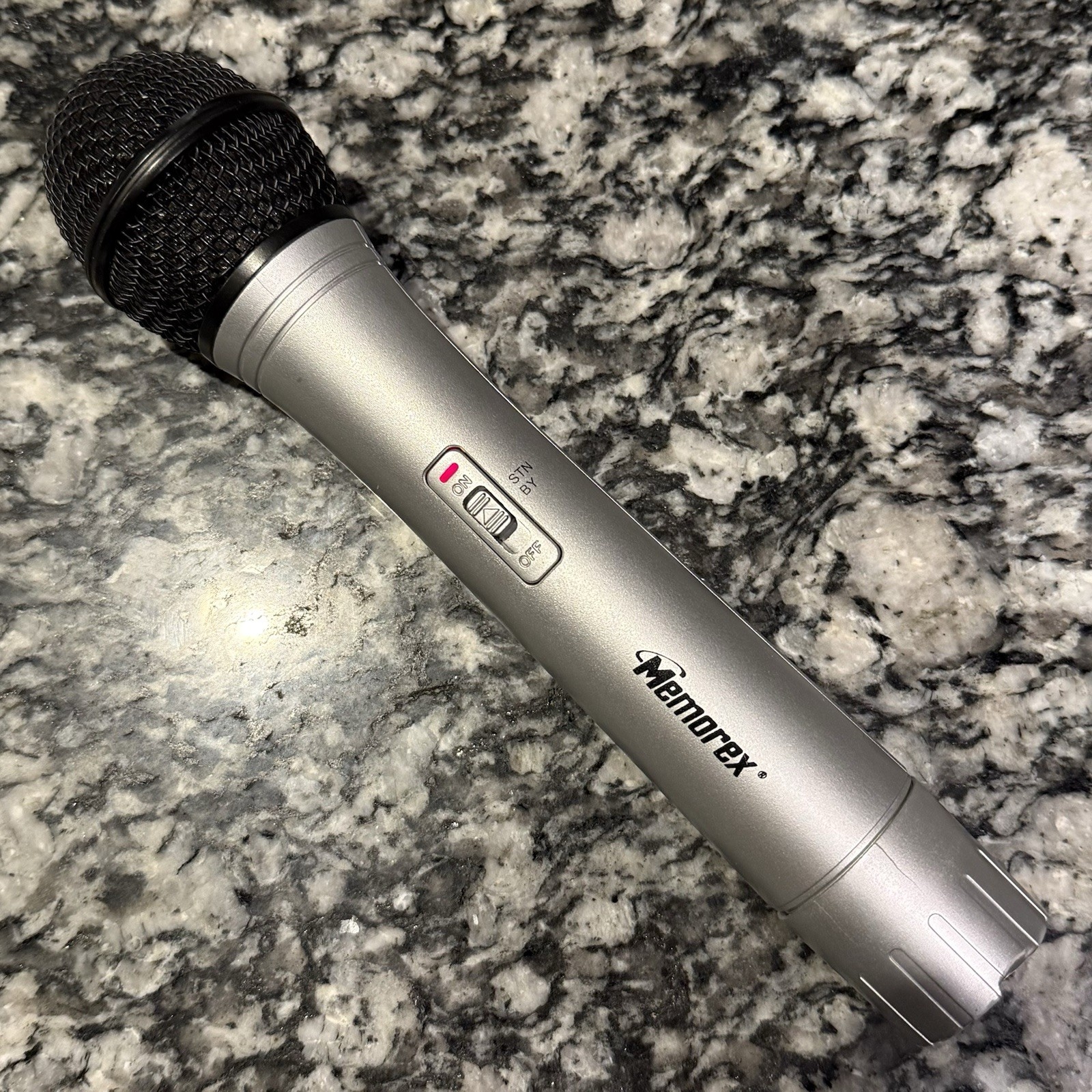 Memorex Wireless Microphone PVD-MKA381 Works – Receiver Not Included