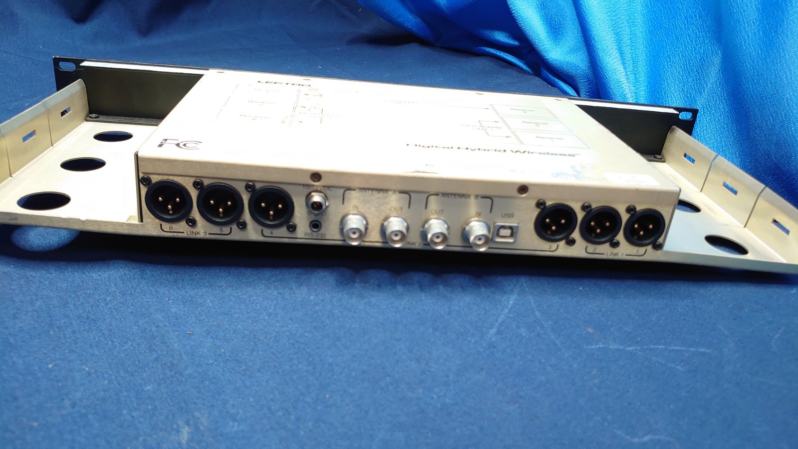 Lectrosonics VR Venue Receiver Wideband No Modules W/ power adapter