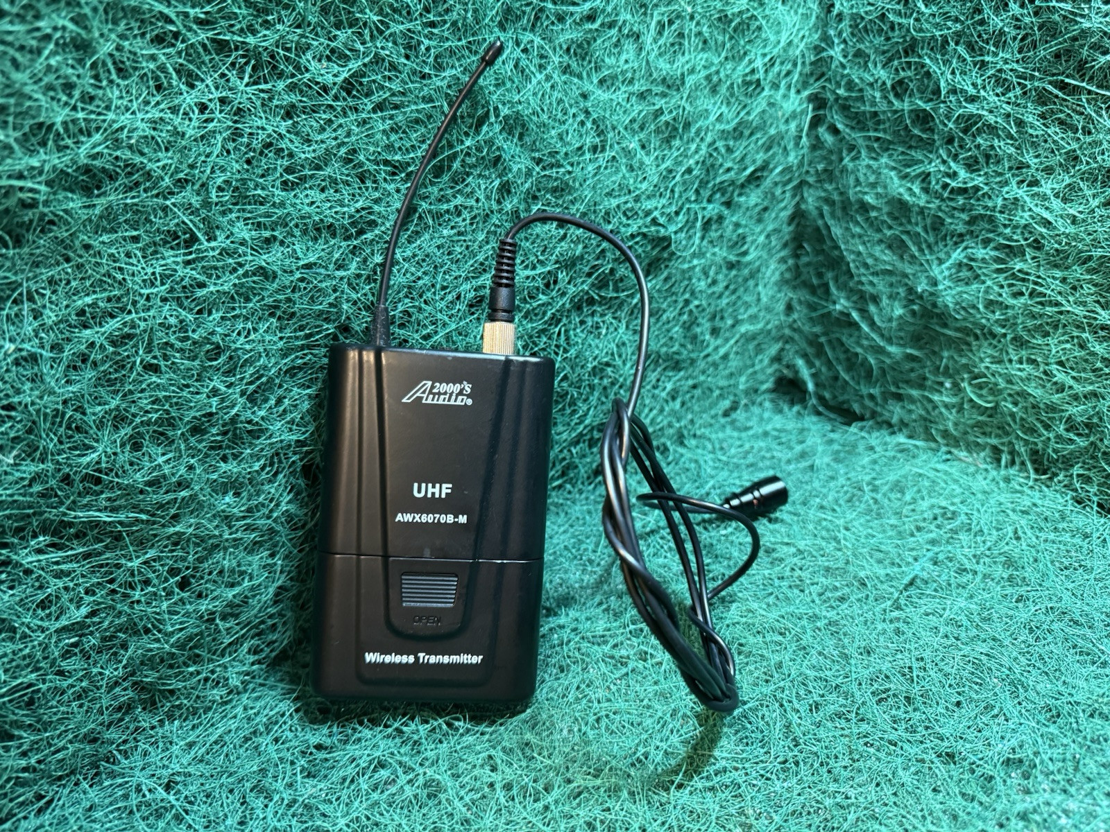 2000’s AUDIO AWX6070B-M Wireless Transmitter With Microphone