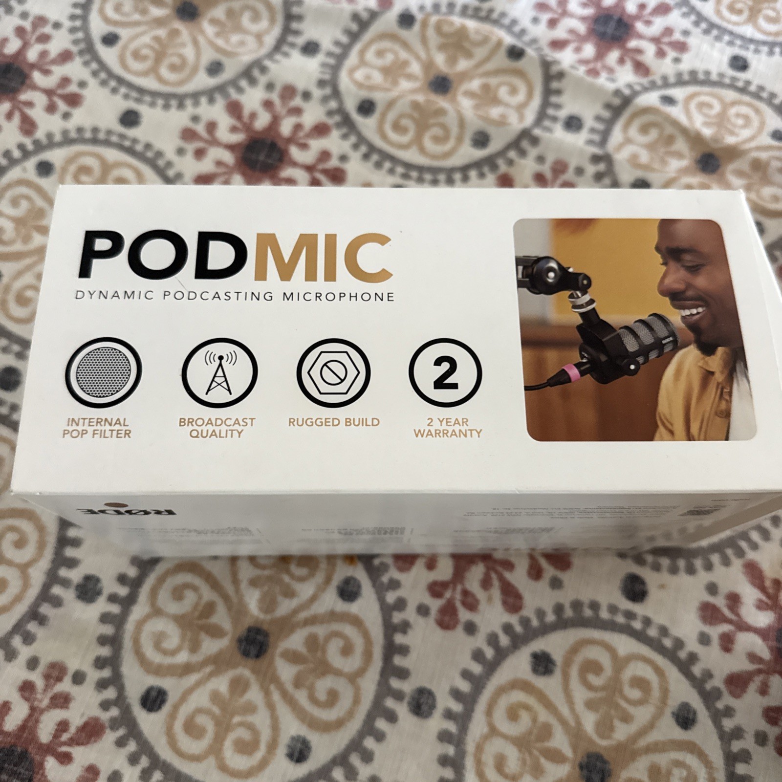 Professional Dynamic Microphone for Pods, Vocals & Live Performance, Black