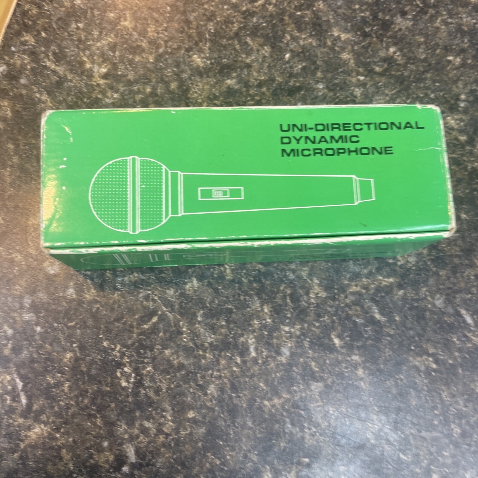 UNI-DIRECTIONAL DYNAMIC MICROPHONE New