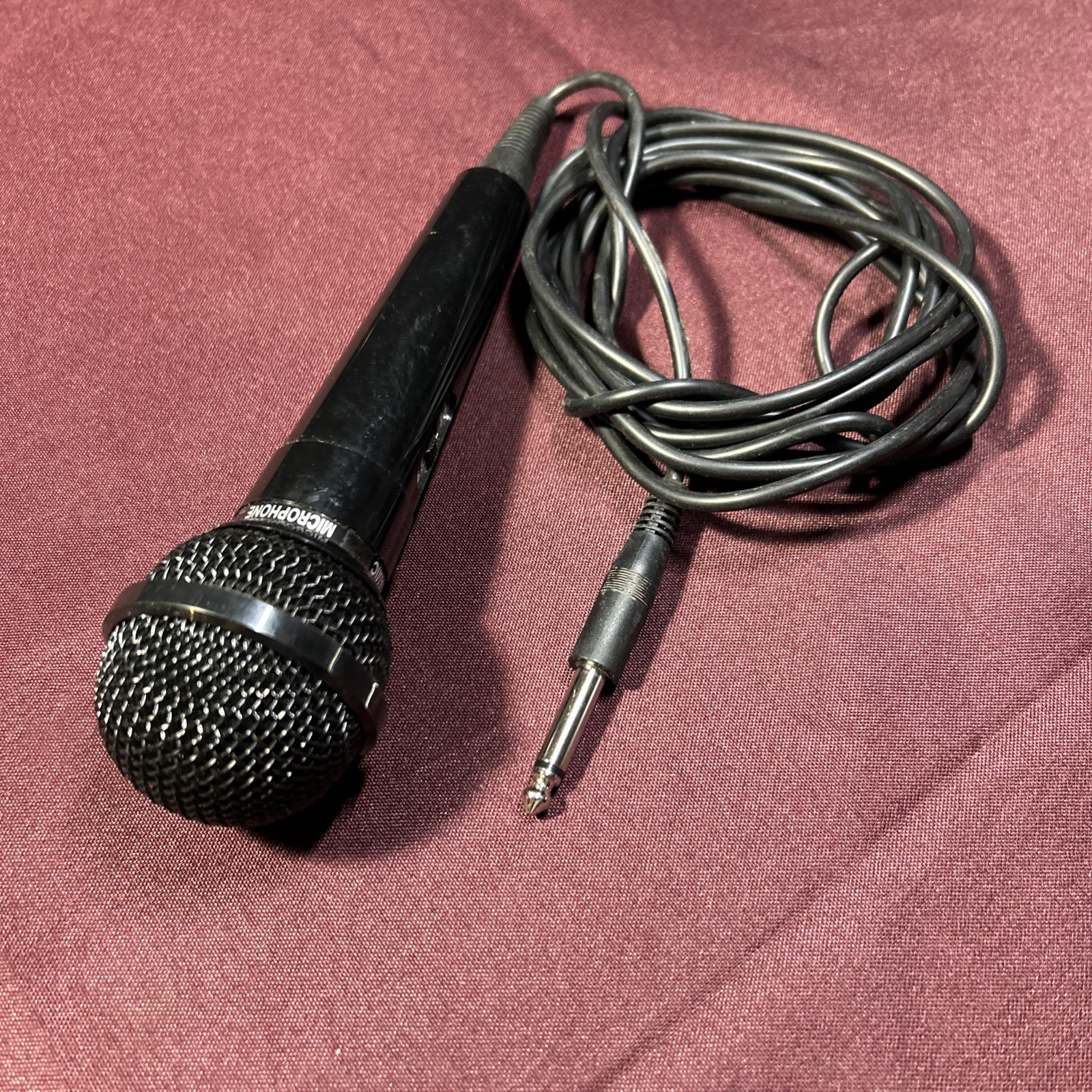 Behringer BC110 Dynamic Vocal Microphone with 10-foot Cable 1/4” Connector