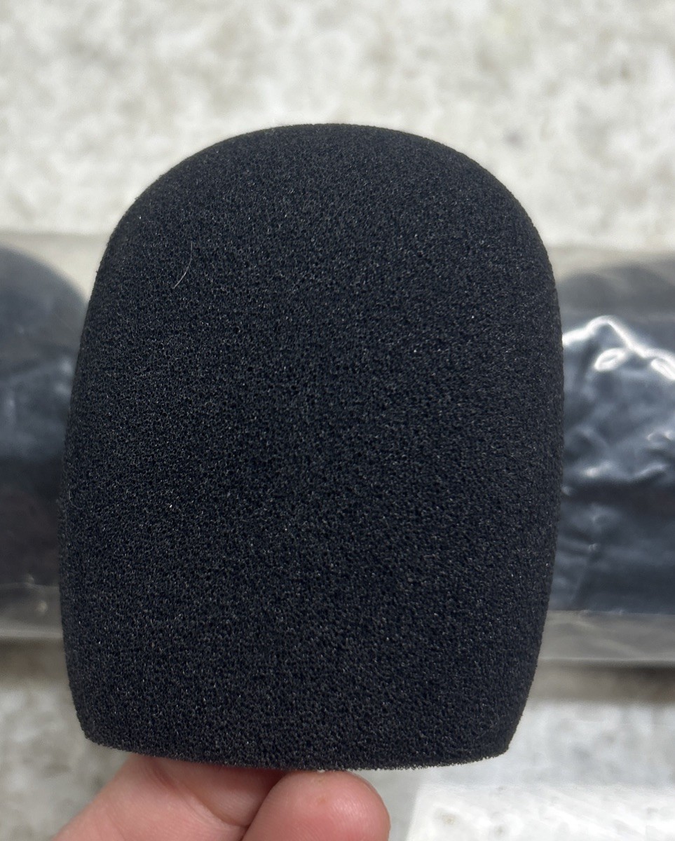 Sennheiser e835 Microphone With Bag, Clamp Holder & Foam Covers **Read