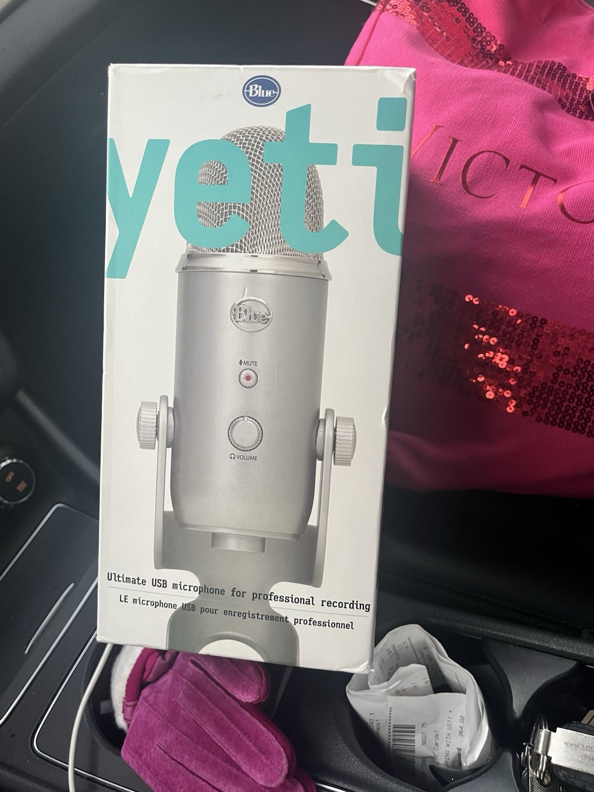 Blue Microphones Yeti USB Microphone. New-Open Box.