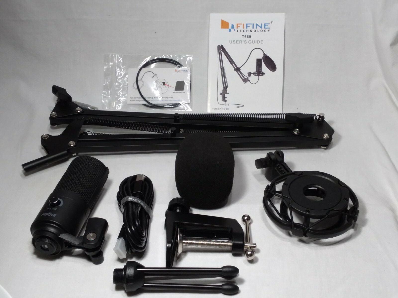 FIFINE Studio Condenser USB Computer Microphone Kit Adjustable Scissor Arm T669