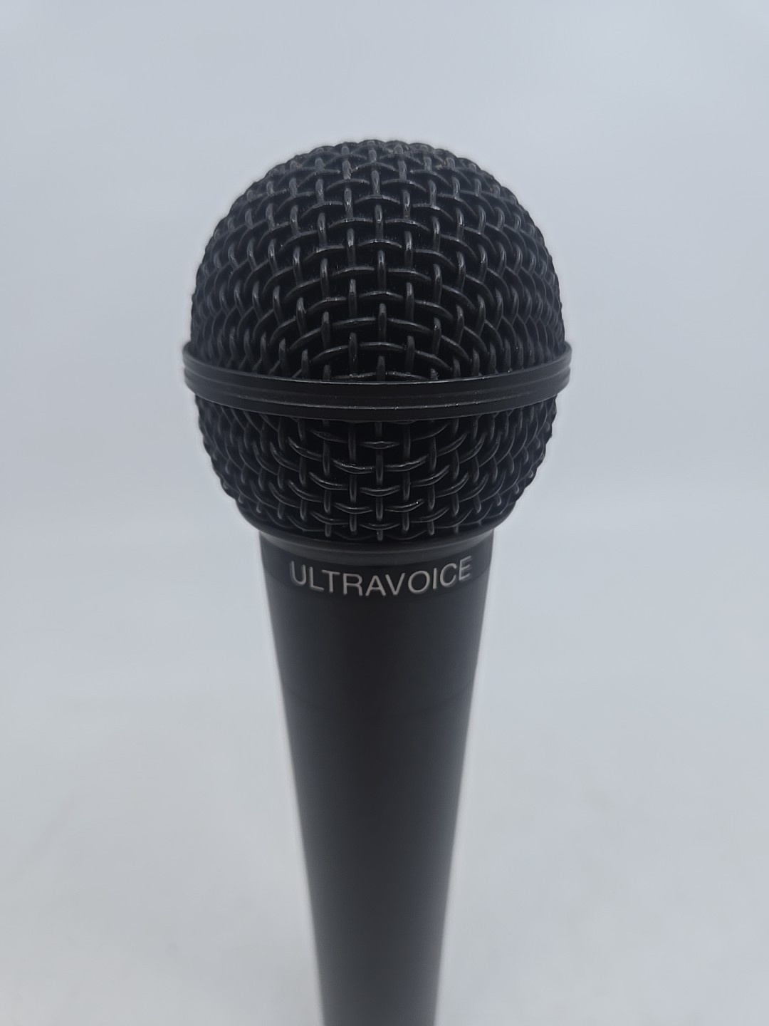 Behringer – XM8500 – Ultravoice Dynamic Vocal Cardioid Microphone