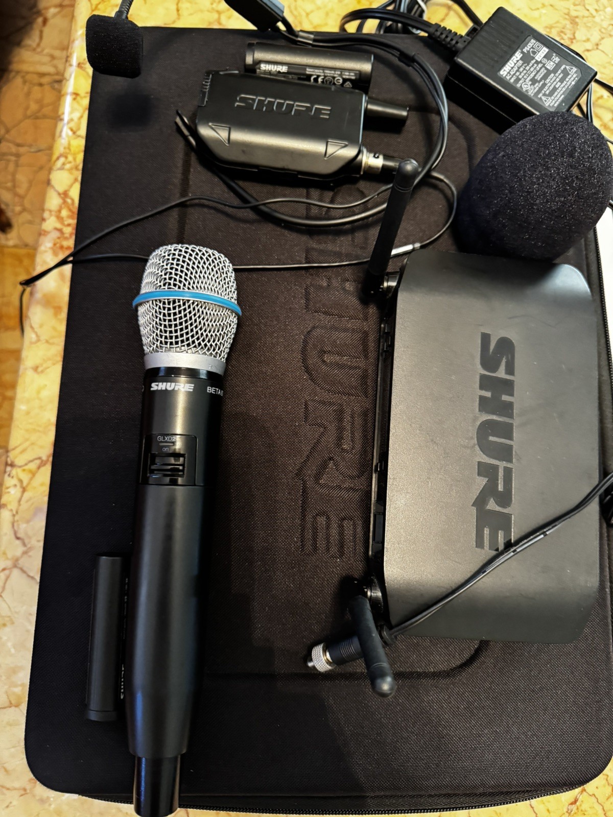 3 microphoneGLXD4 BETA87A Wireless bodypack SMPG31 and WL93 microphonetotal3