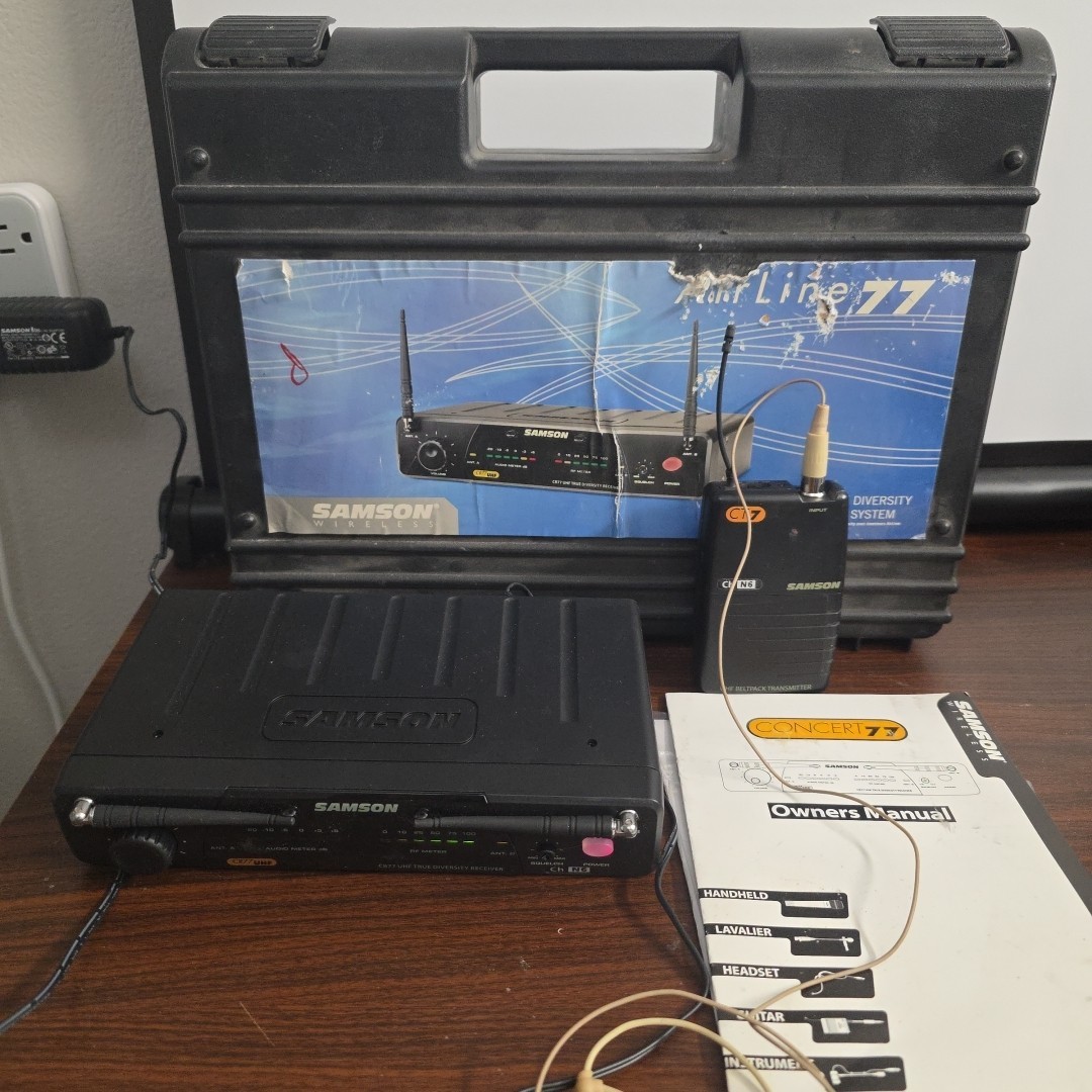 Samson CR77 and CT7 Receiver and Transmitter With Mic Works Good