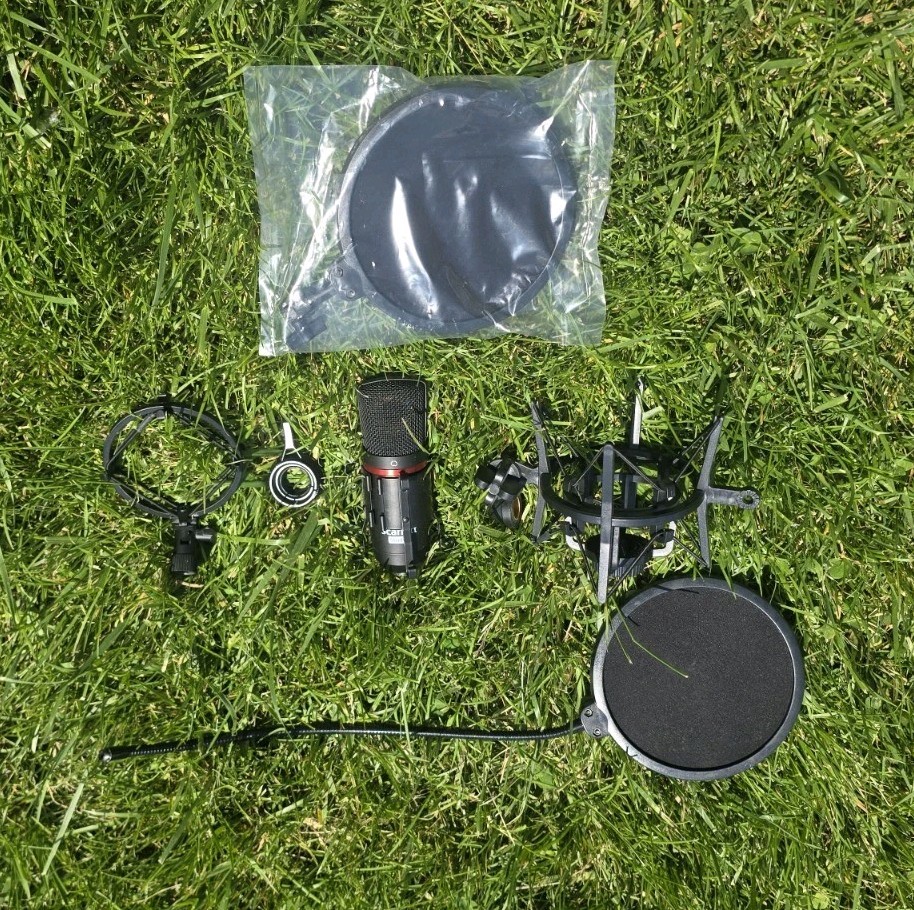 UNTESTED Focusrite Scarlett Studio CM25 MKII Condenser Microphone Kit SEE PHOTOS