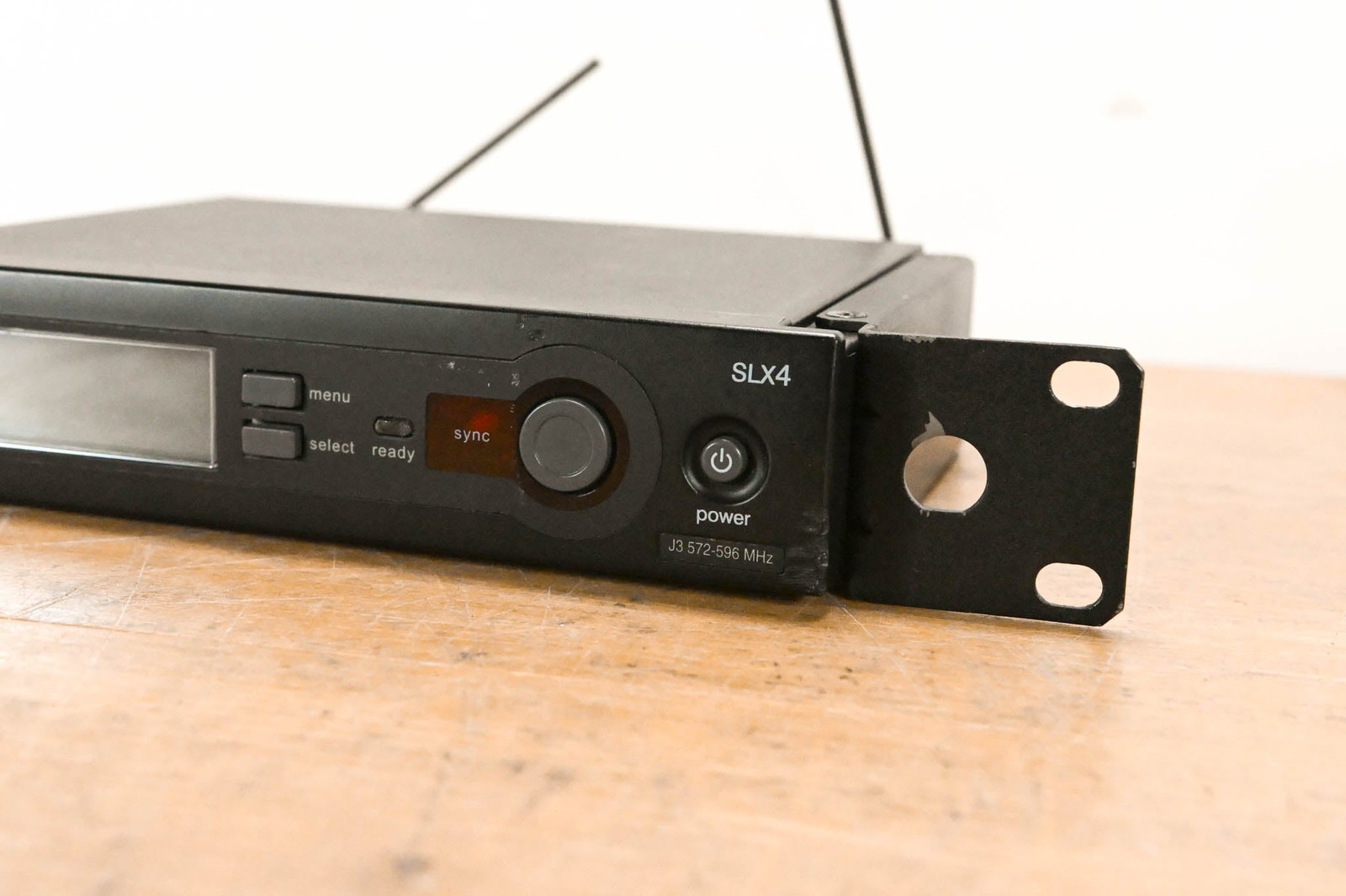 Shure SLX4 Wireless Receiver – J3 Band: 572-596 MHz (NO POWER SUPPLY) CG012C0