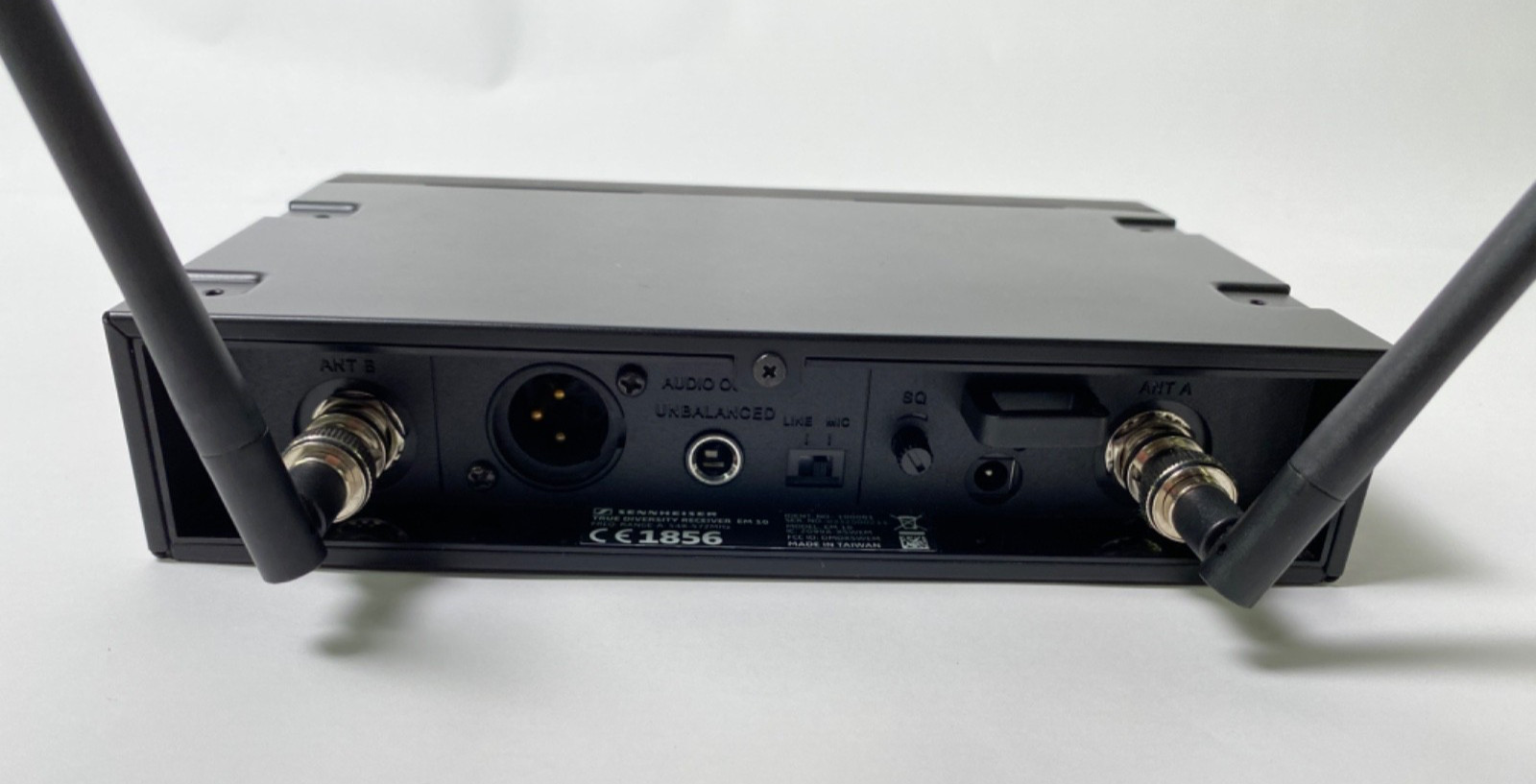 Sennheiser True Diversity EM 10 Receiver 548-572 MHz w/ Antennas *POWER TESTED