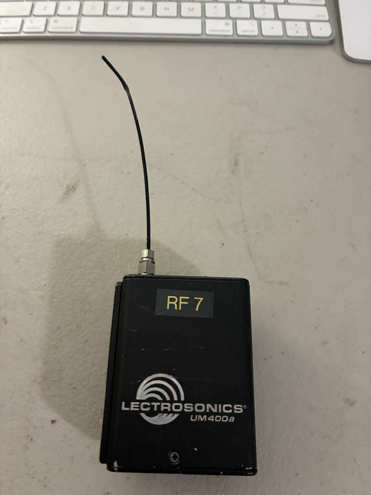 Lectrosonics UM400a Digital Hybrid Transmitter- Block 21 ( 537-563 Mhz) #7