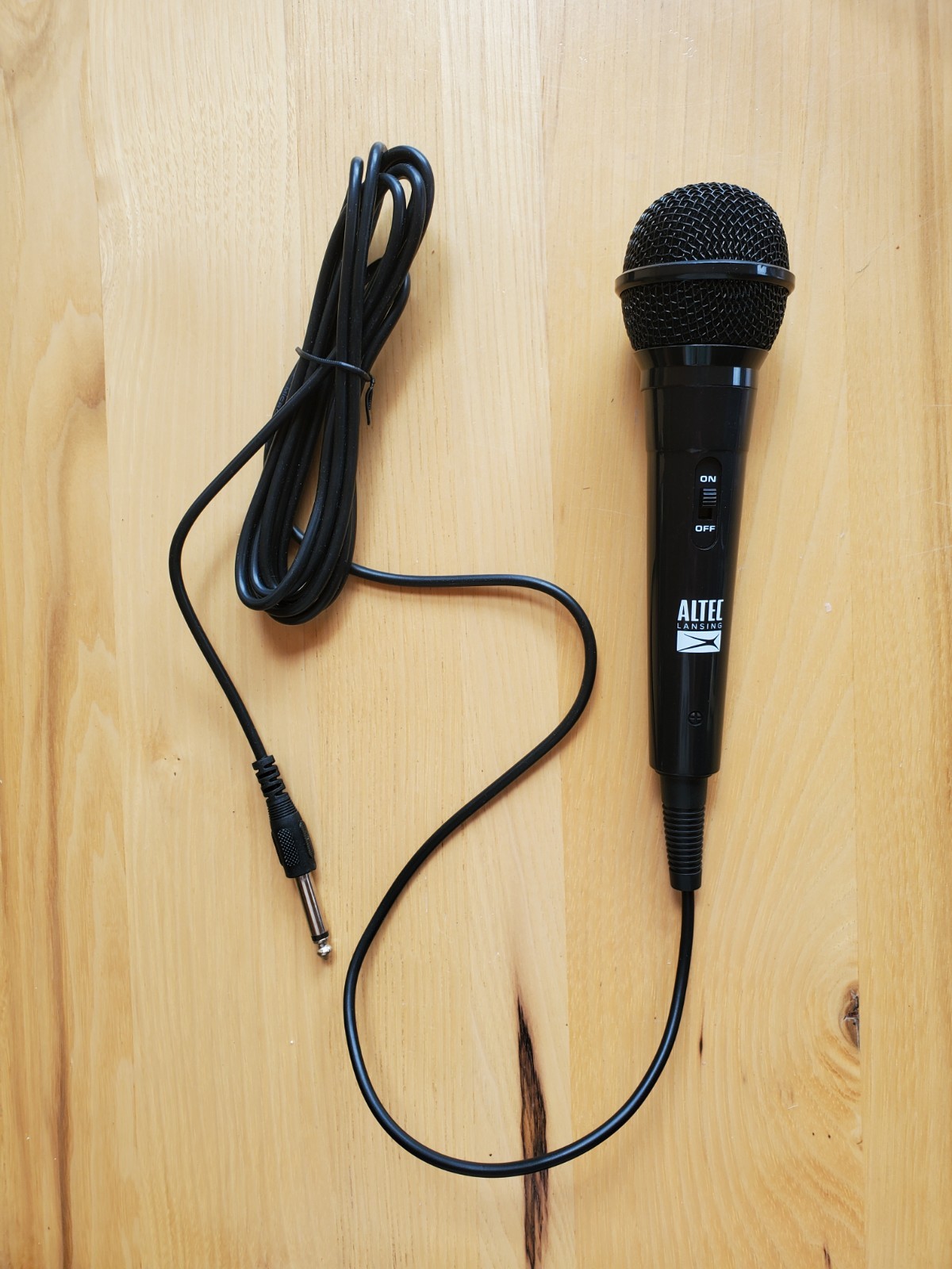 Altec Lansing Wired Handheld Microphone 1/4 in TS Plug On/Off Switch Black