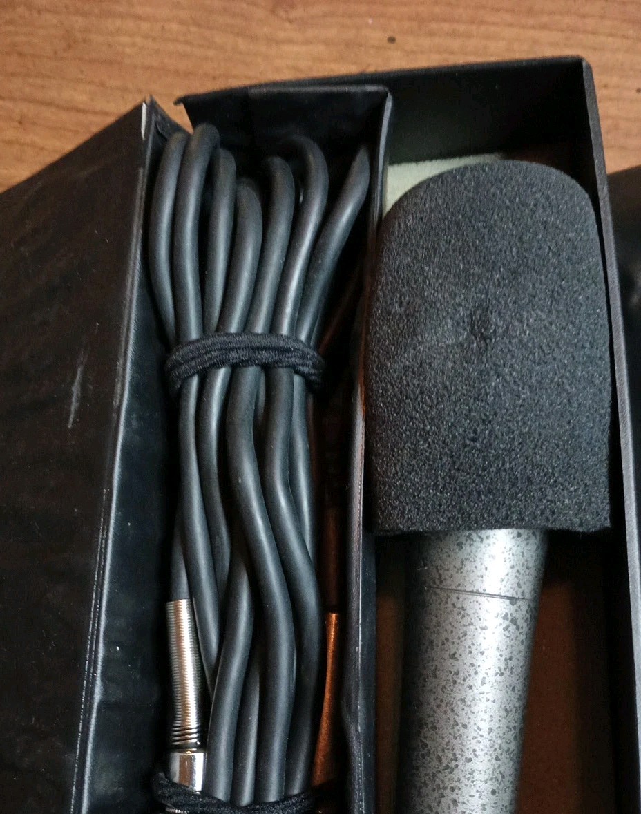 Teledyne MK-160 Microphones Two Mics Dynamic Cardioid 600 OHMS Plus Cases Clean