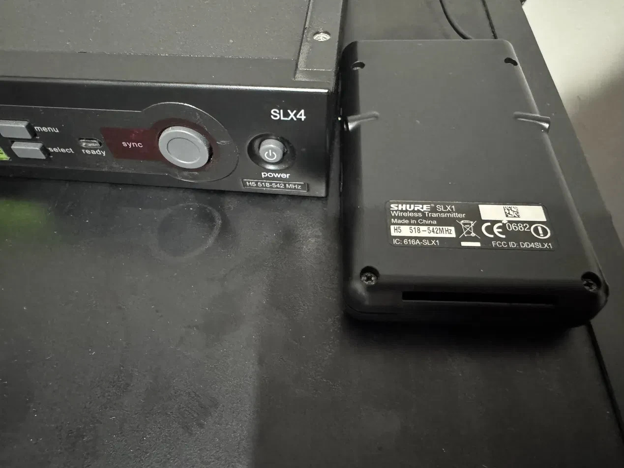 Shure SLX4 + SLX1 Wireless Bodypack System H5 518-542 MHz w/ Power Supply