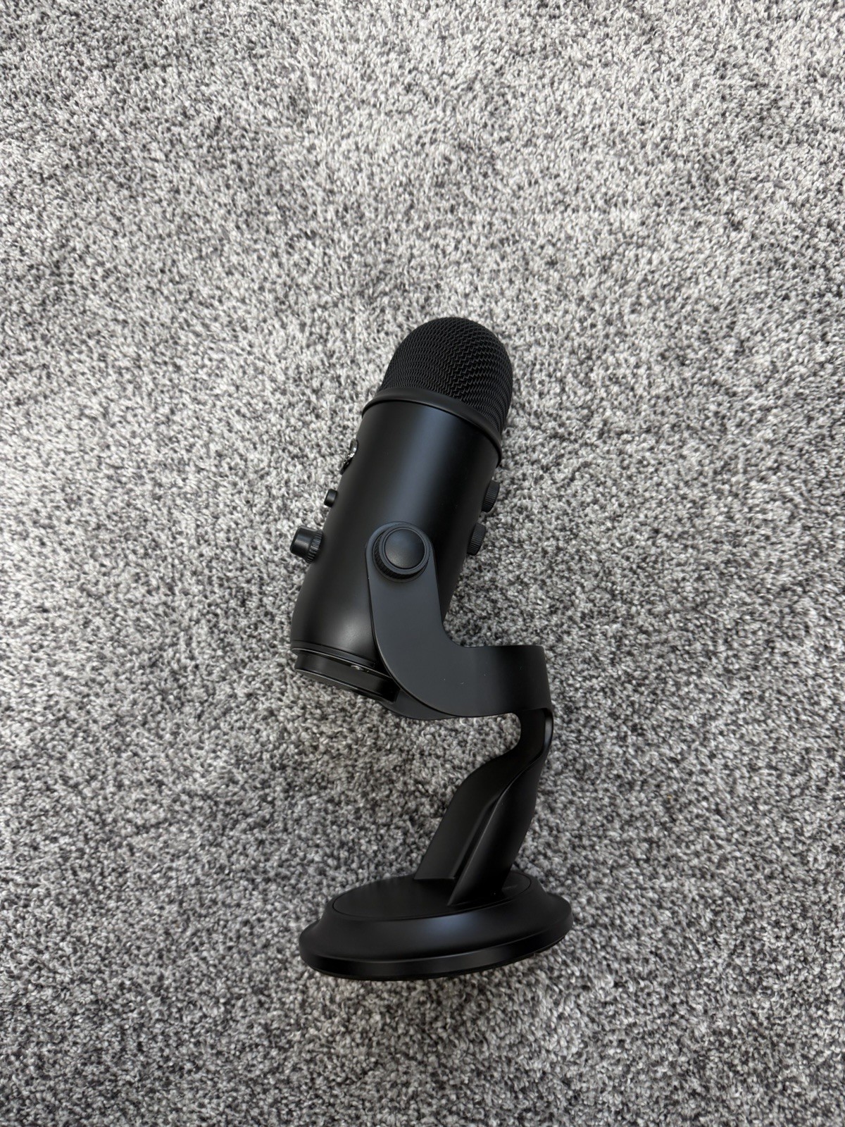 Blue Yeti Professional Multi-Pattern USB Condenser Microphone – Blackout
