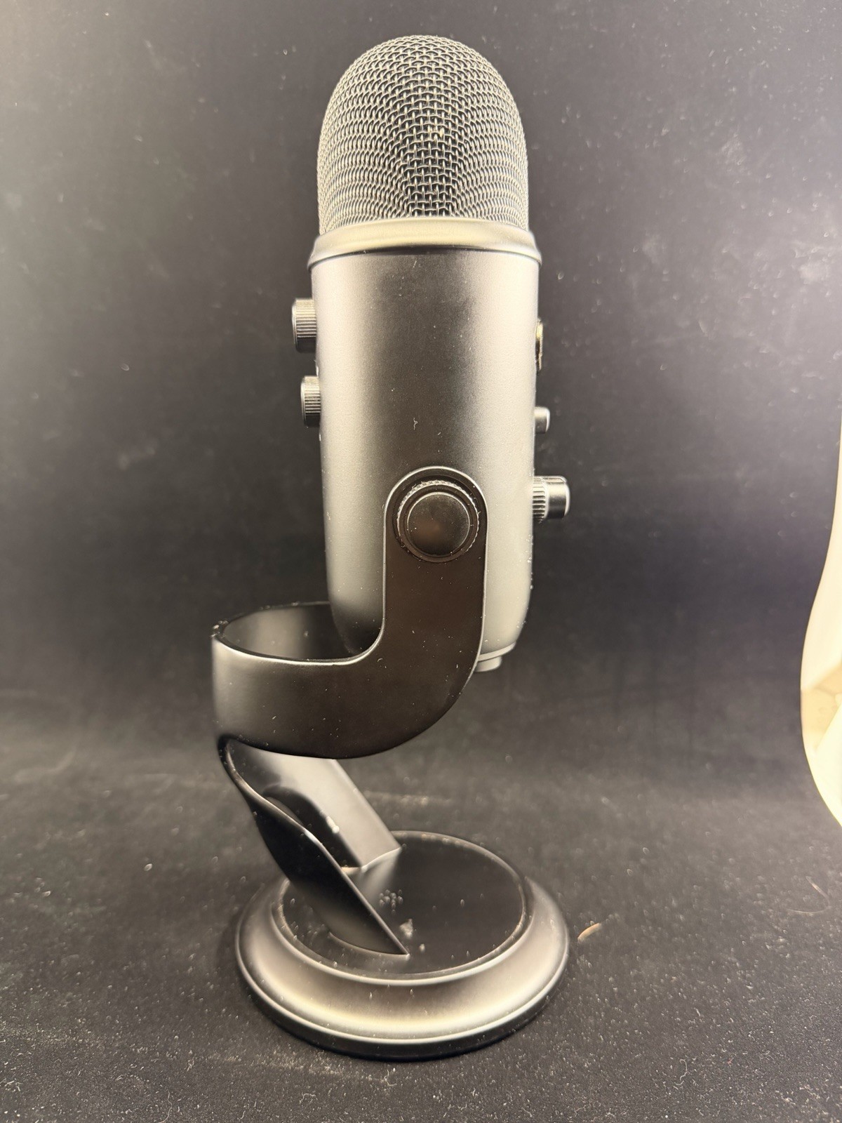 Blue Yeti Professional Multi-Pattern USB Condenser Microphone Black Blackout