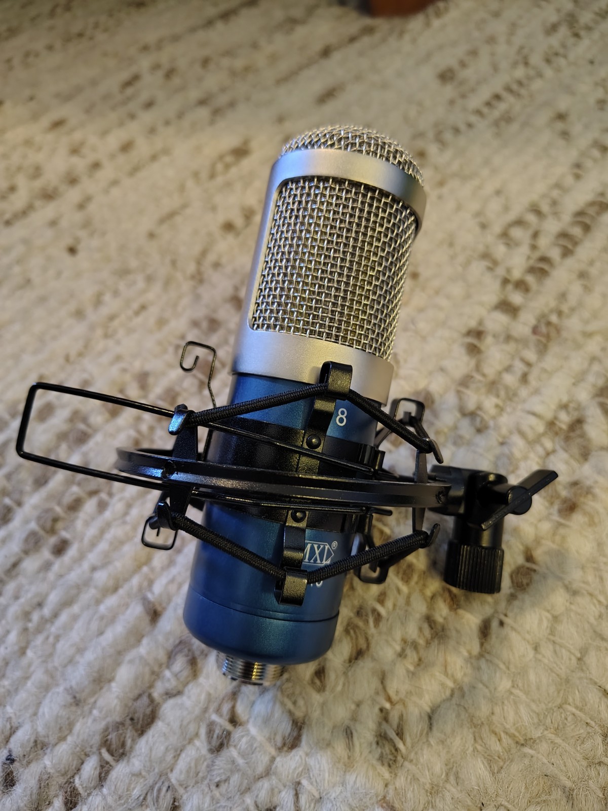 MXL R40 Ribbon Microphone, Mint, Microphone with Shock Mount