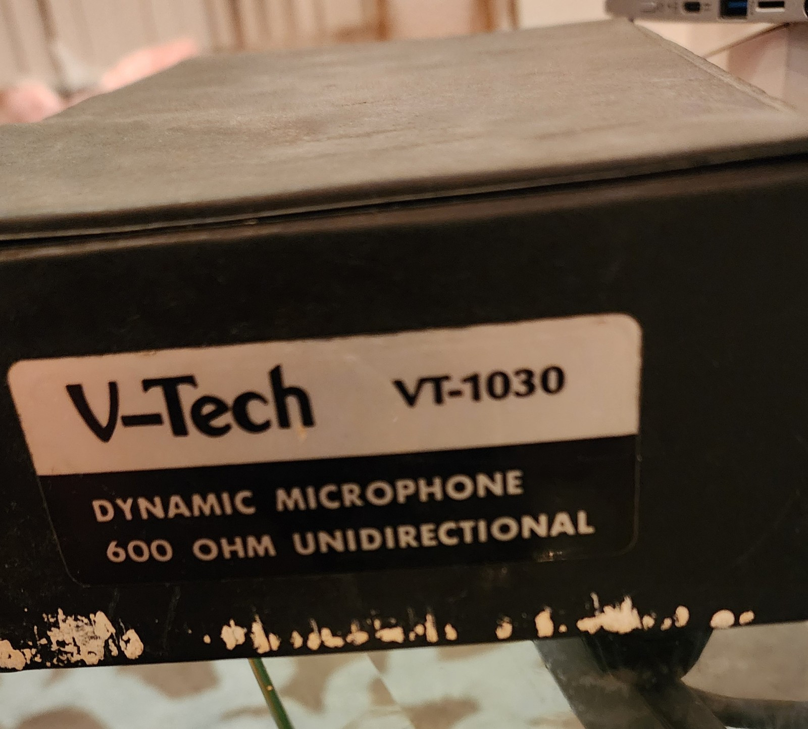 Two V-TECH MICROPHONES VT-1030 DYNAMIC 600 OHM UNIDIRECTIONAL BLACK W/ 2 Cords