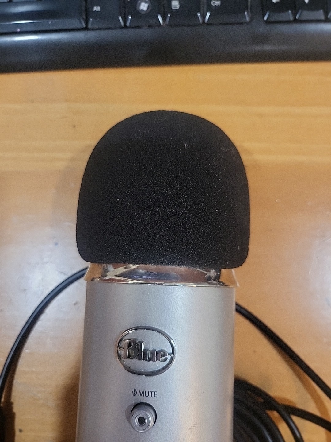 Blue Yeti USB Microphone – Silver, Microphone ONLY no Holder READ