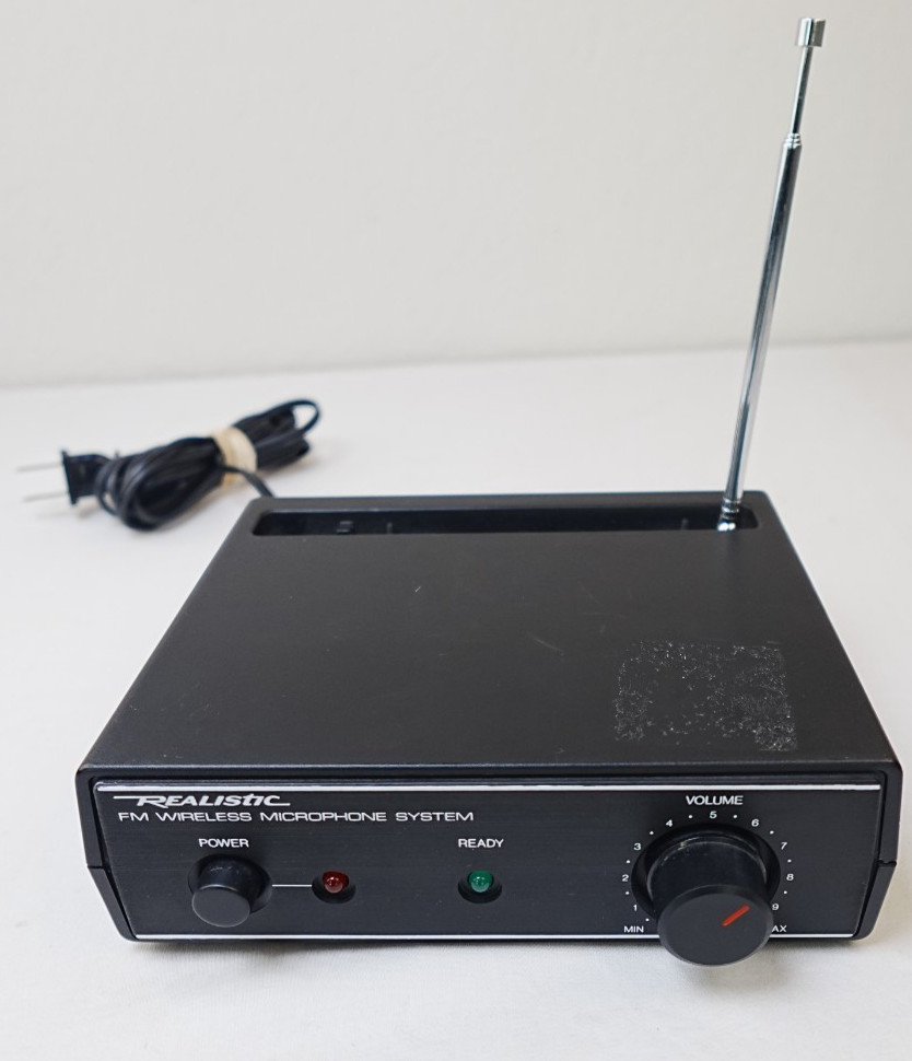 Microphone System Realistic FM Wireless System 32-1221A Powers Up Built Antenna