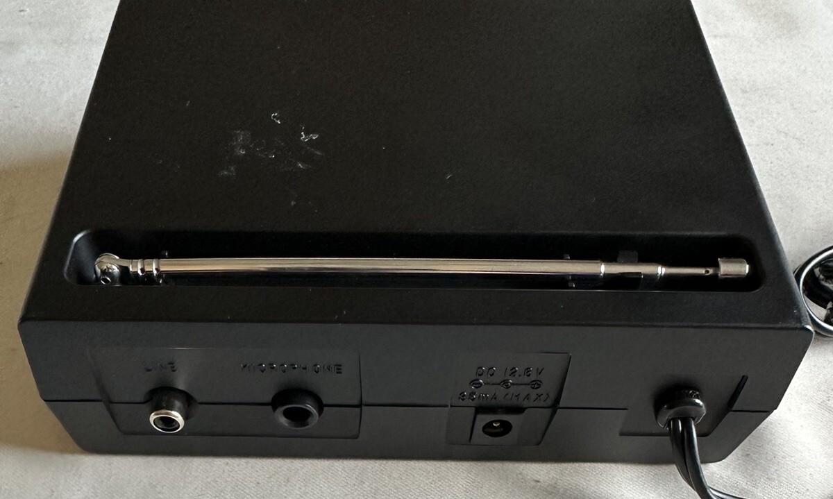 Microphone System Realistic FM Wireless System 32-1221A